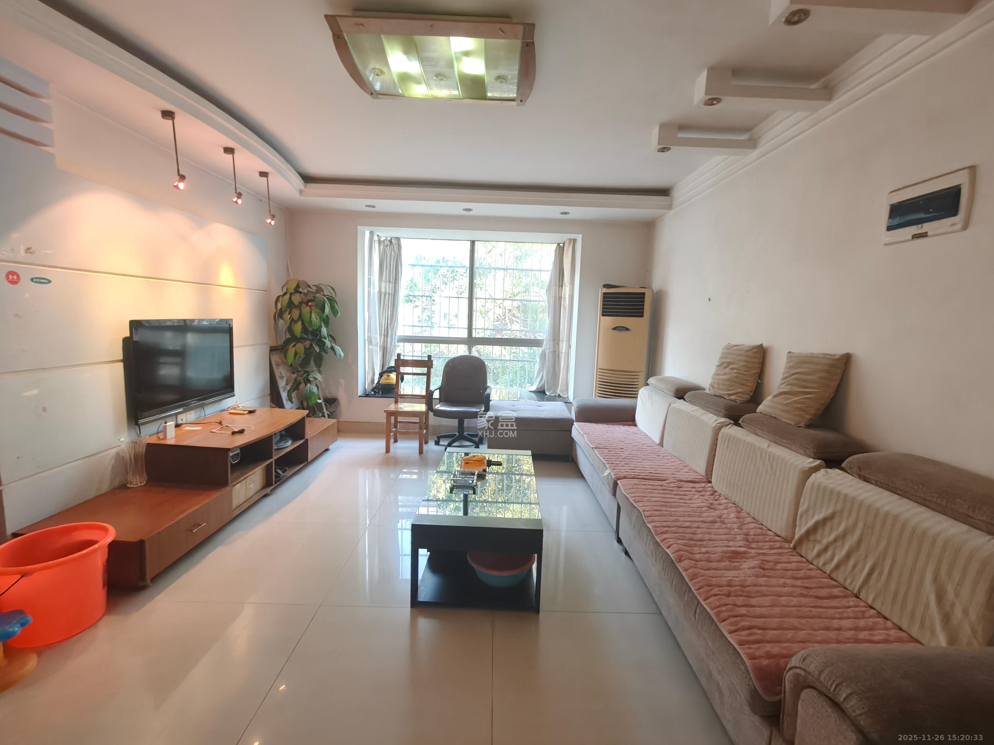 新星小区  3室2厅2卫    2000.0元/月