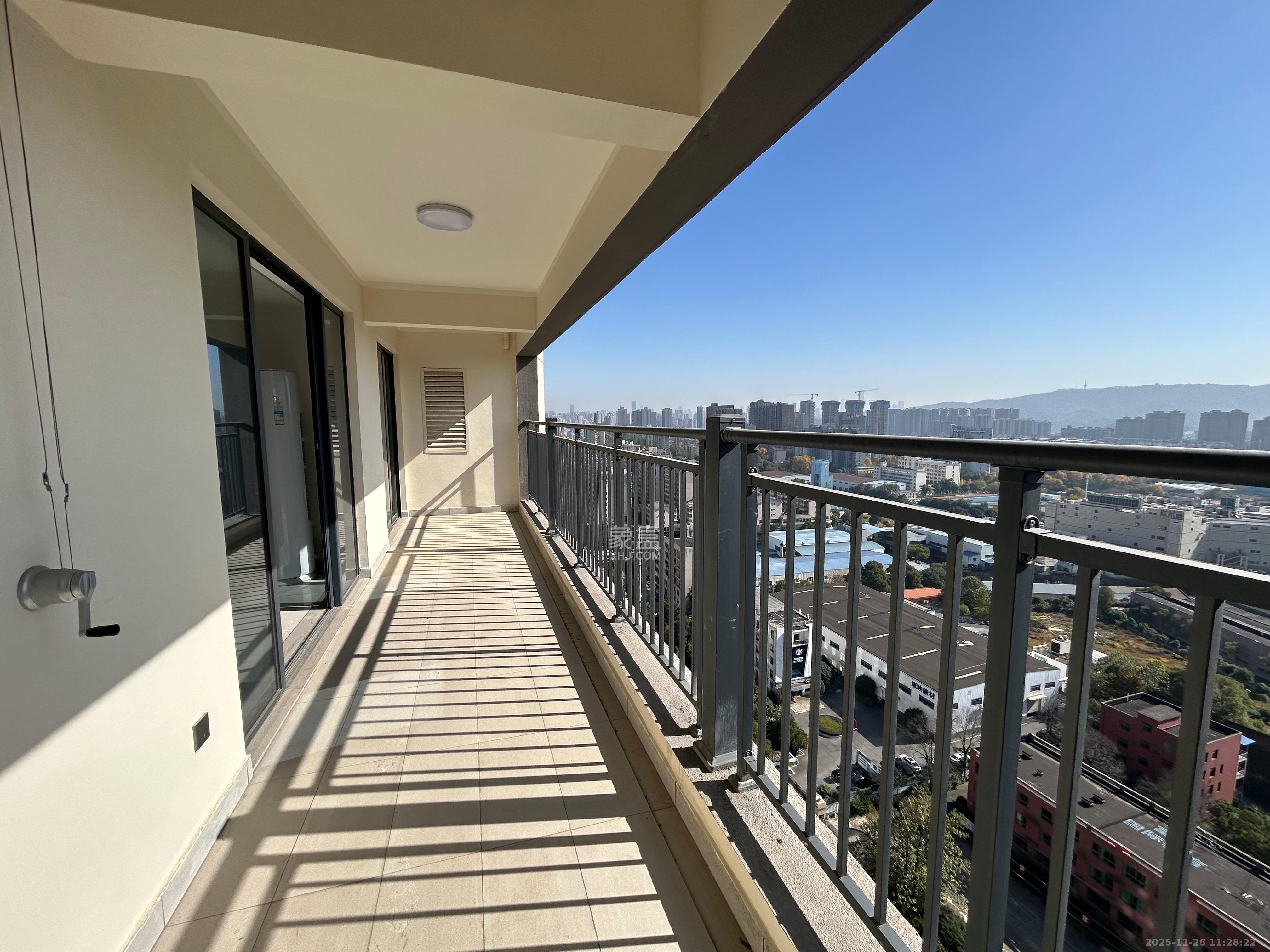 长房悦香山 3室2厅2卫 3000.0元/月 长房悦香山 3室2厅2卫 3000.0元/月室内图