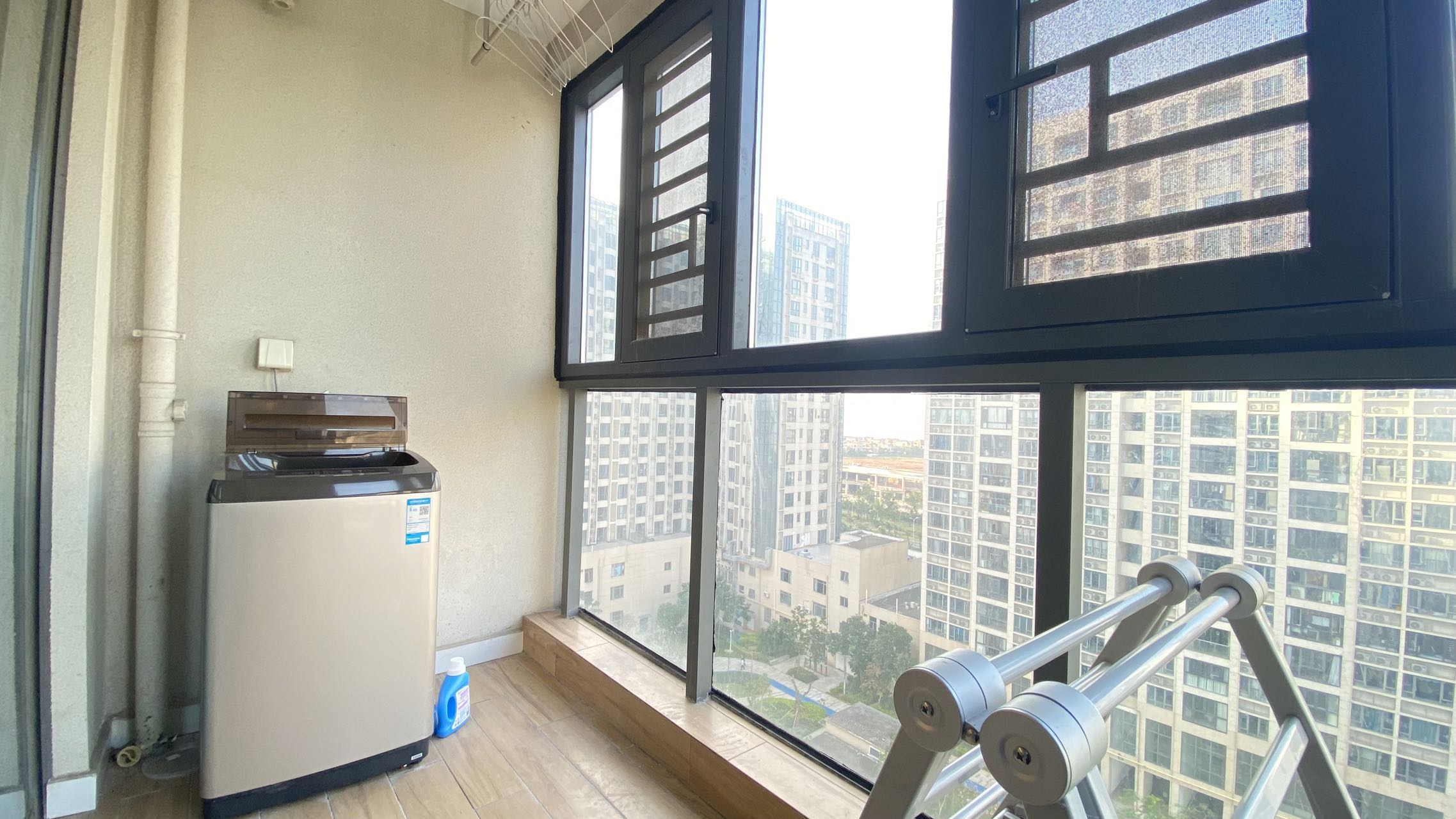 晨晖玺樾  3室2厅1卫    2000.0元/月室内图