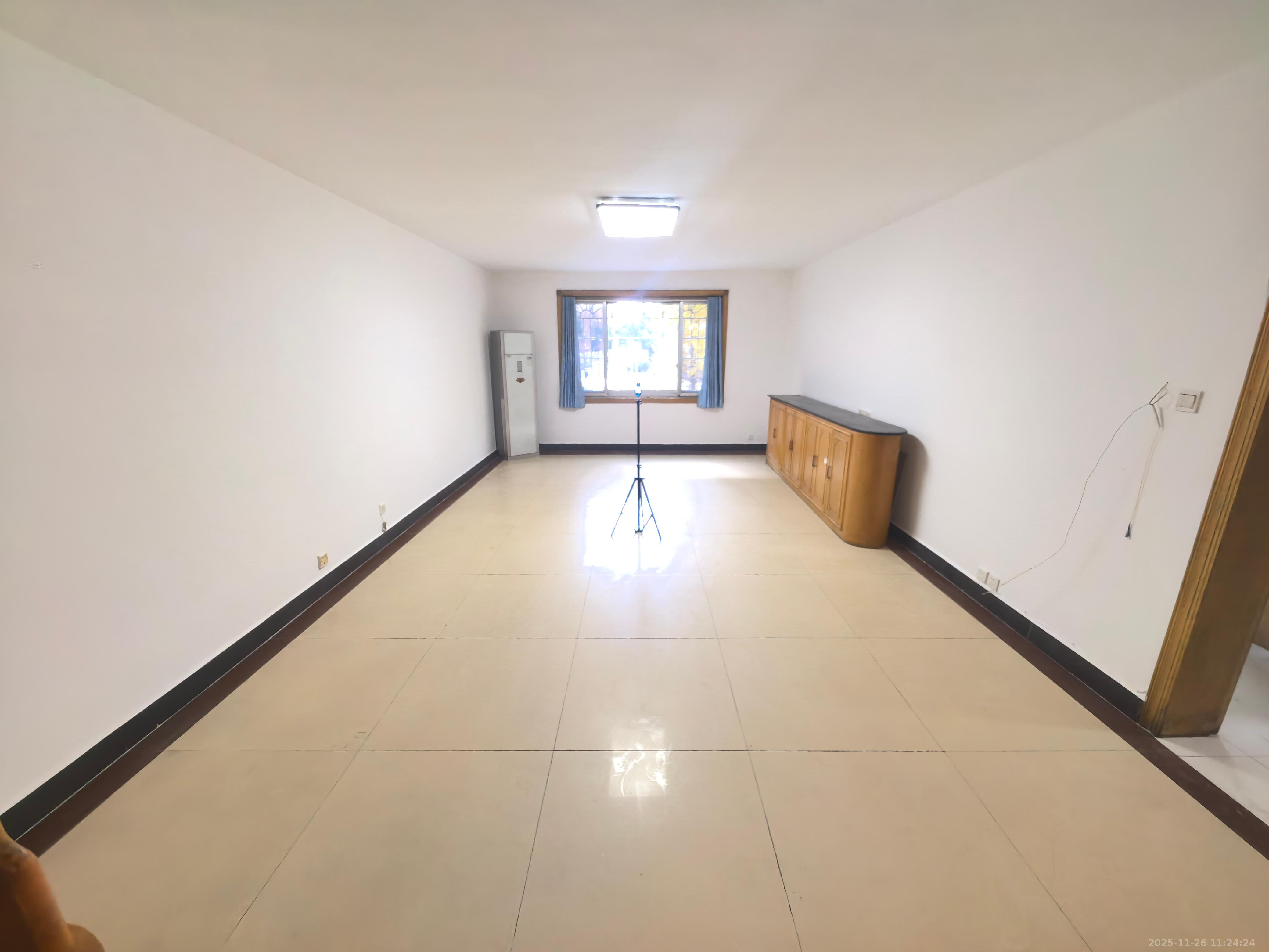 福乐凯公寓 3室2厅2卫 3600.0元/月 福乐凯公寓 3室2厅2卫 3600.0元/月室内图