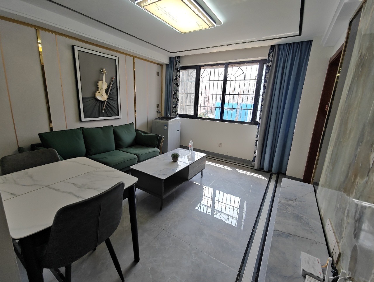 广南大厦  3室1厅1卫    79.0万客厅