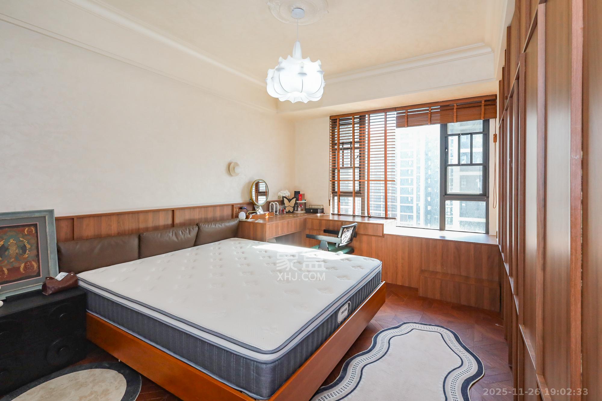 轨道中建麓江府 5室2厅3卫 350.0万 轨道中建麓江府 5室2厅3卫 350.0万卧室