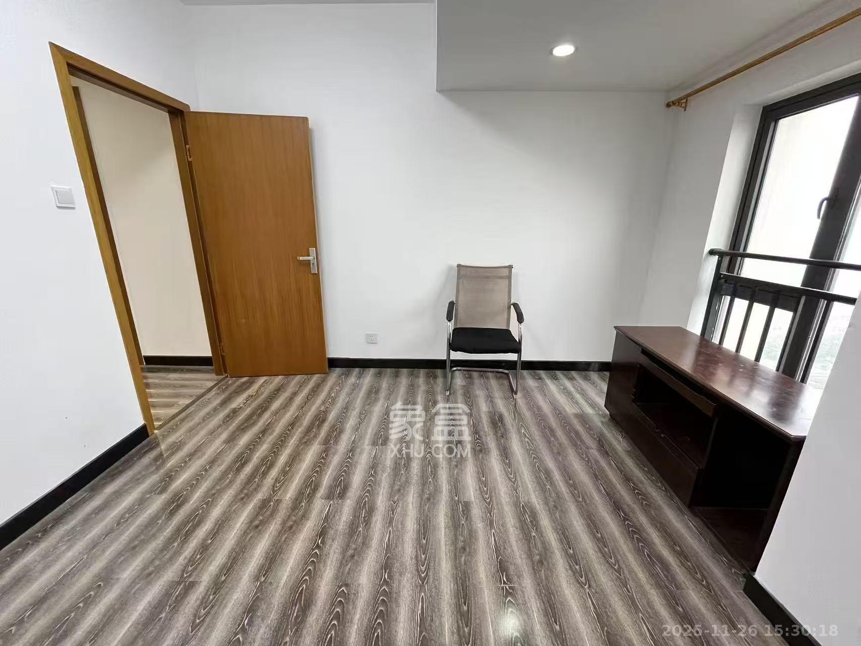 星大峰汇商务楼 1室2厅1卫 5500.0元/月 星大峰汇商务楼 1室2厅1卫 5500.0元/月室内图