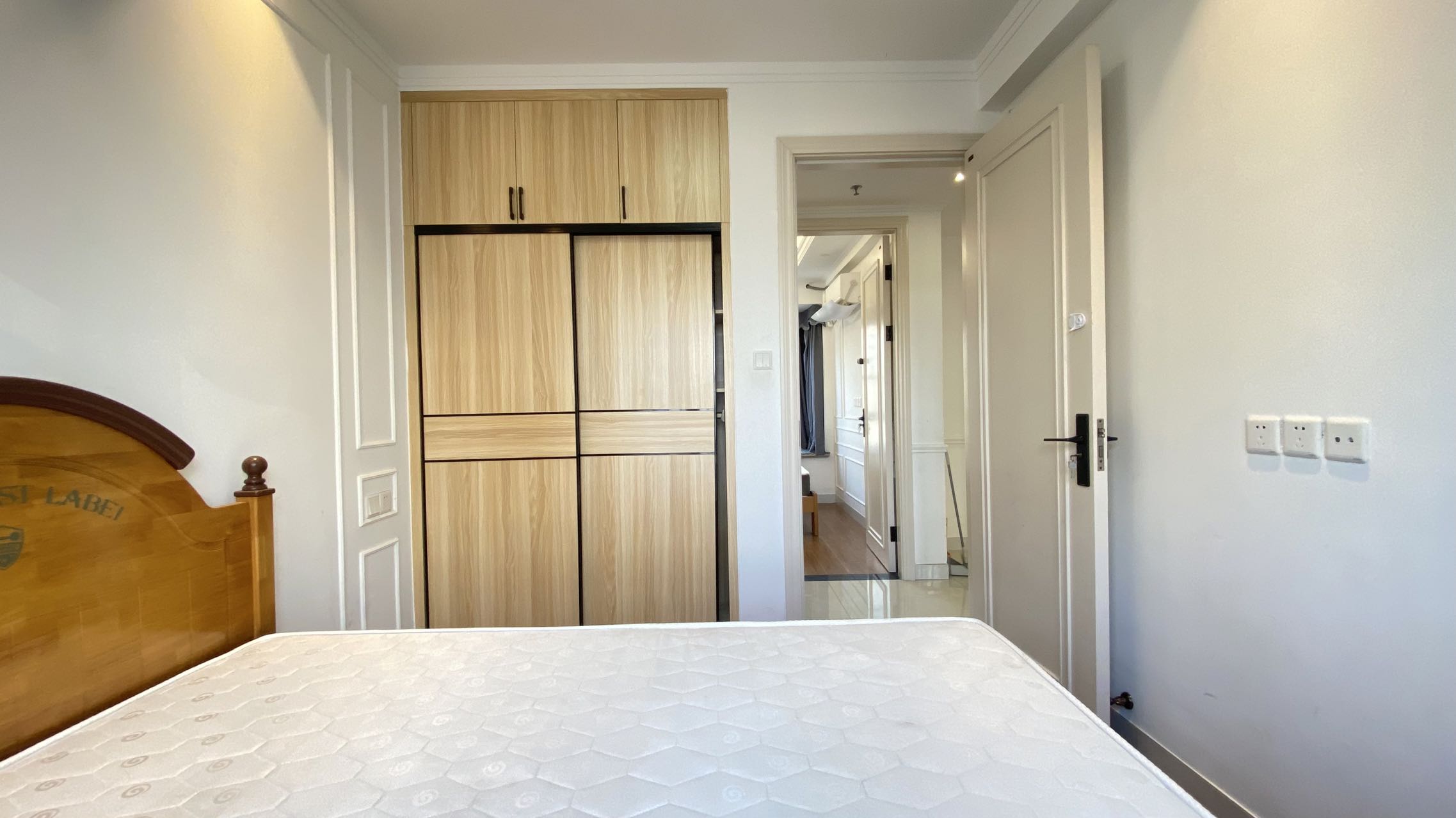 晨晖玺樾  3室2厅1卫    2000.0元/月室内图