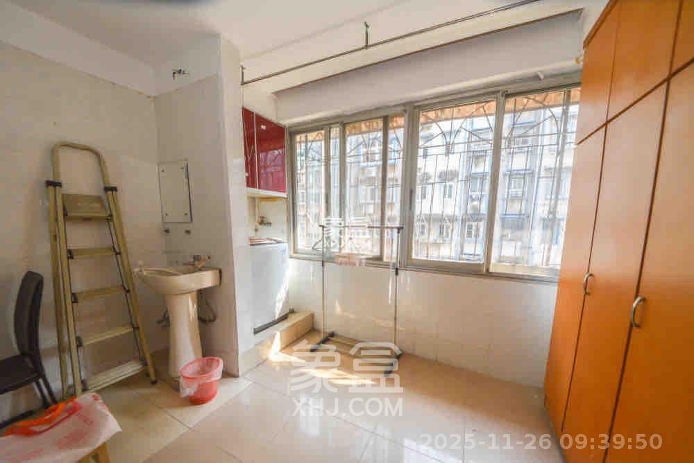 湘农桥社区 3室2厅1卫 2300.0元/月 湘农桥社区 3室2厅1卫 2300.0元/月室内图