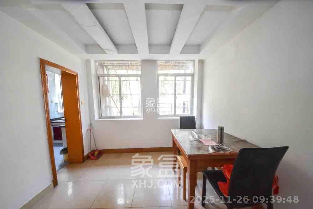 湘农桥社区 3室2厅1卫 2300.0元/月 湘农桥社区 3室2厅1卫 2300.0元/月室内图