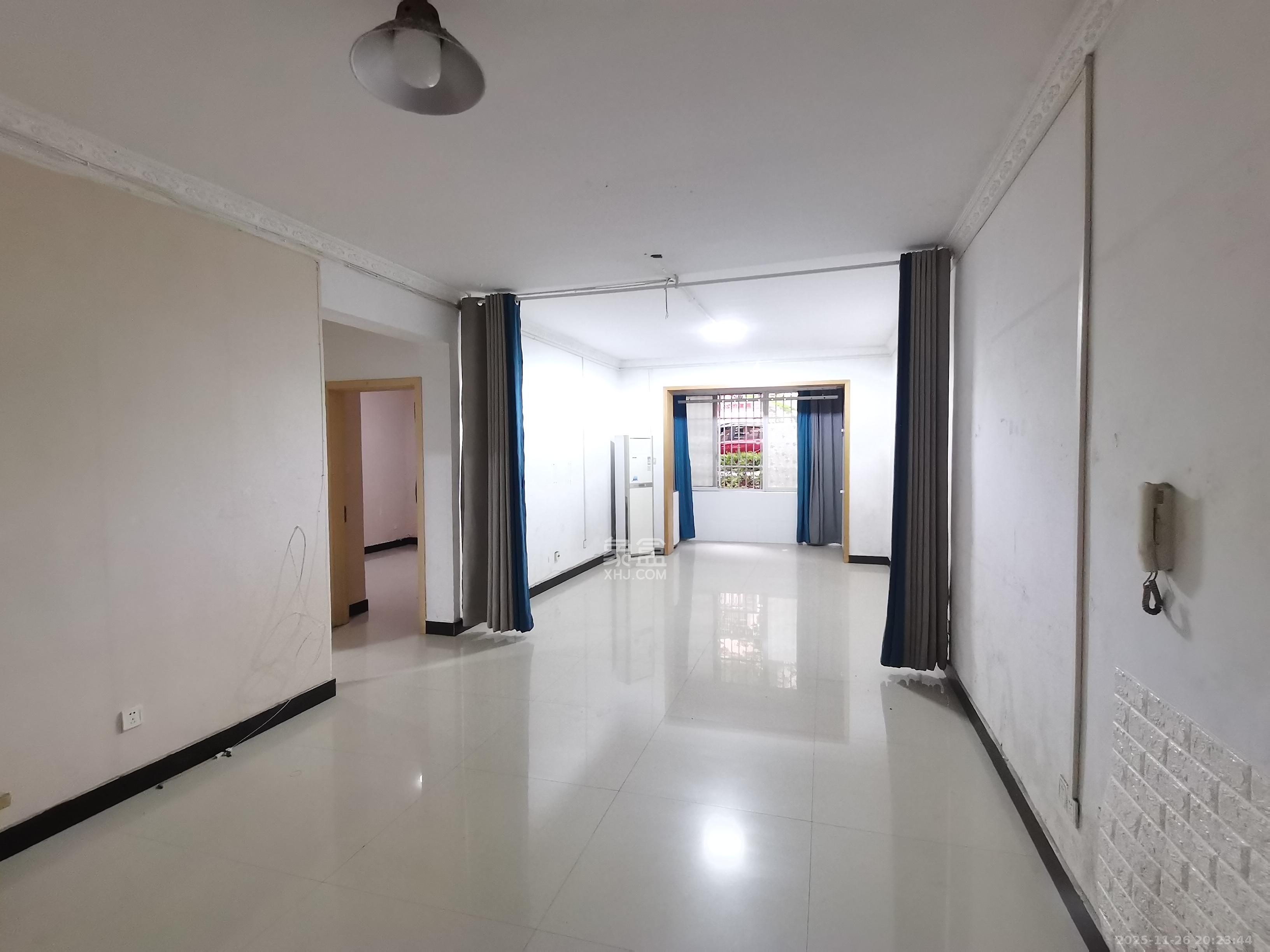 嘉盛华庭（一期、二期、三期）  2室1厅2卫    2400.0元/月