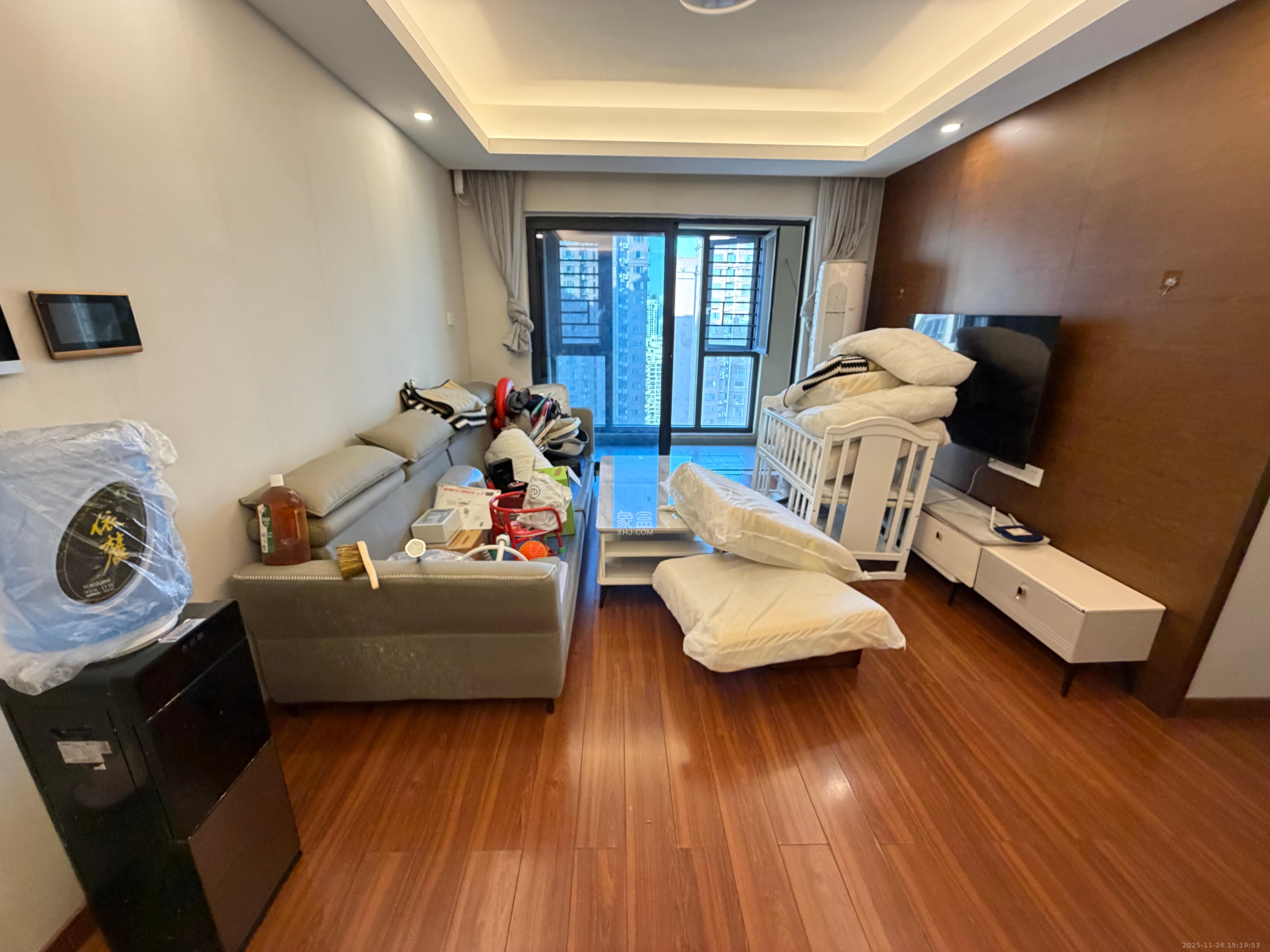 荣泰广场  3室2厅1卫    2600.0元/月