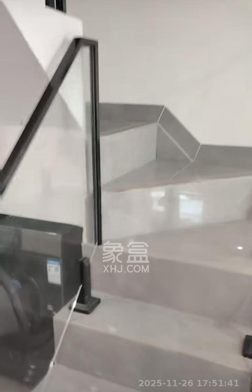 绿地V岛 2室1厅1卫 2300.0元/月 绿地V岛 2室1厅1卫 2300.0元/月室内图