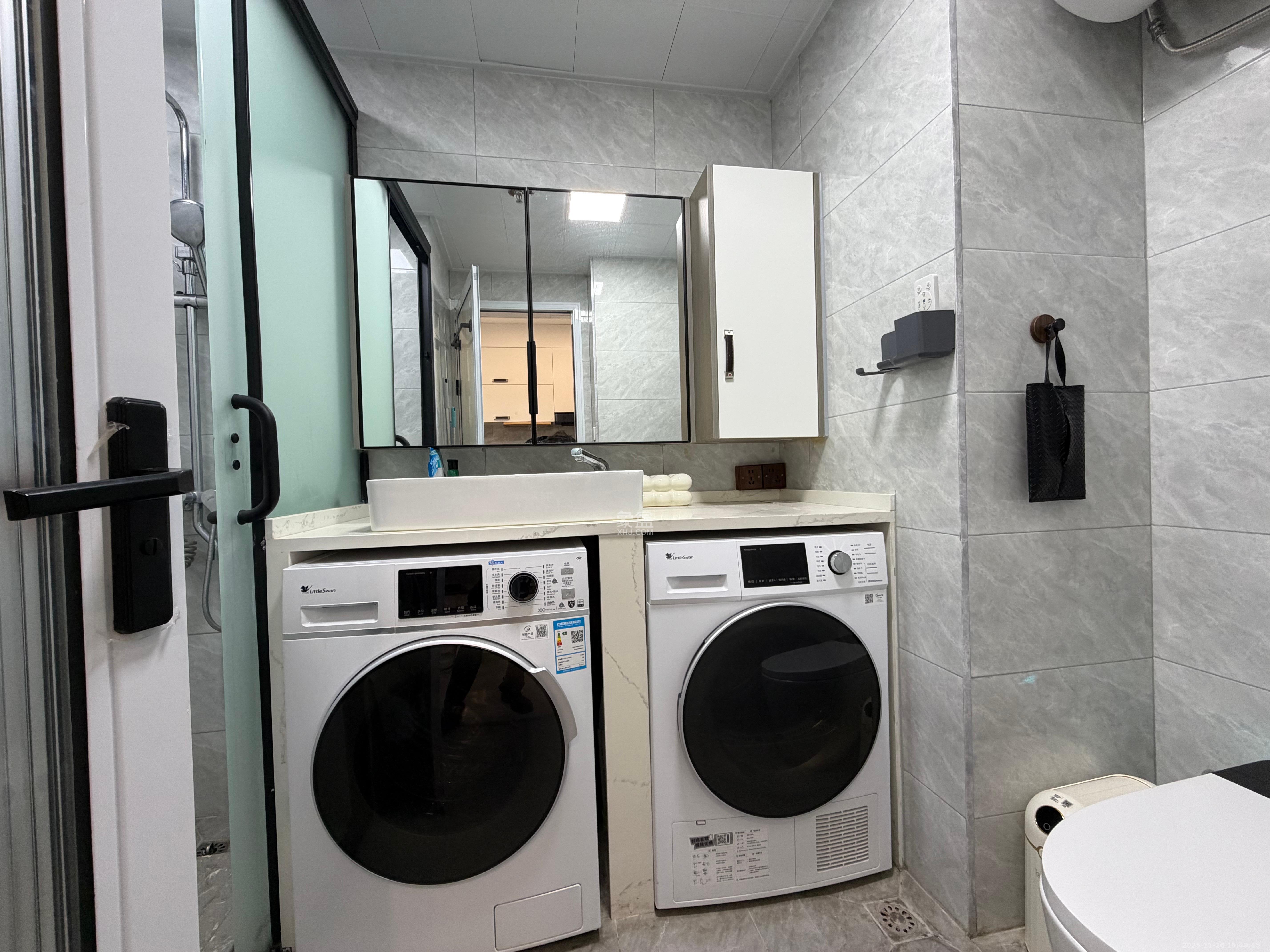 汇景发展环球中心 1室1厅1卫 3500.0元/月 汇景发展环球中心 1室1厅1卫 3500.0元/月室内图