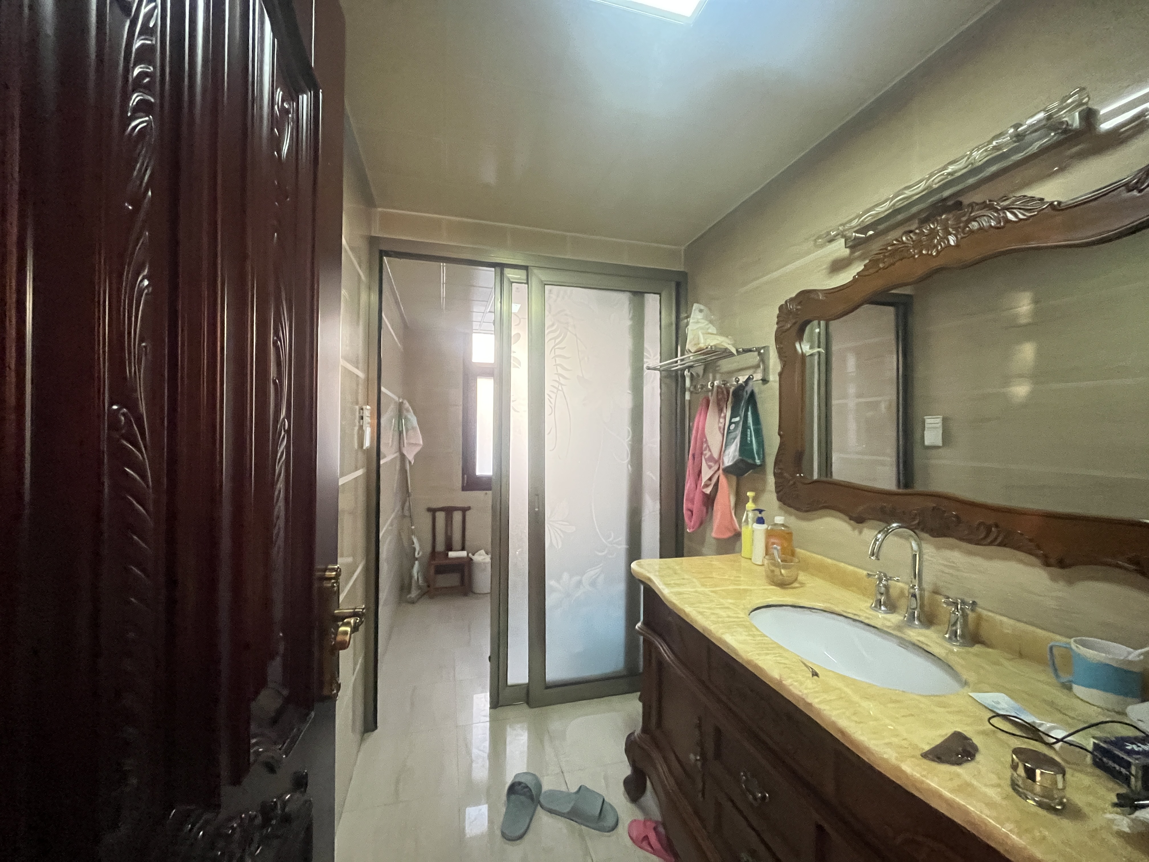 国土鑫苑 5室2厅2卫 156.0万 国土鑫苑 5室2厅2卫 156.0万客厅