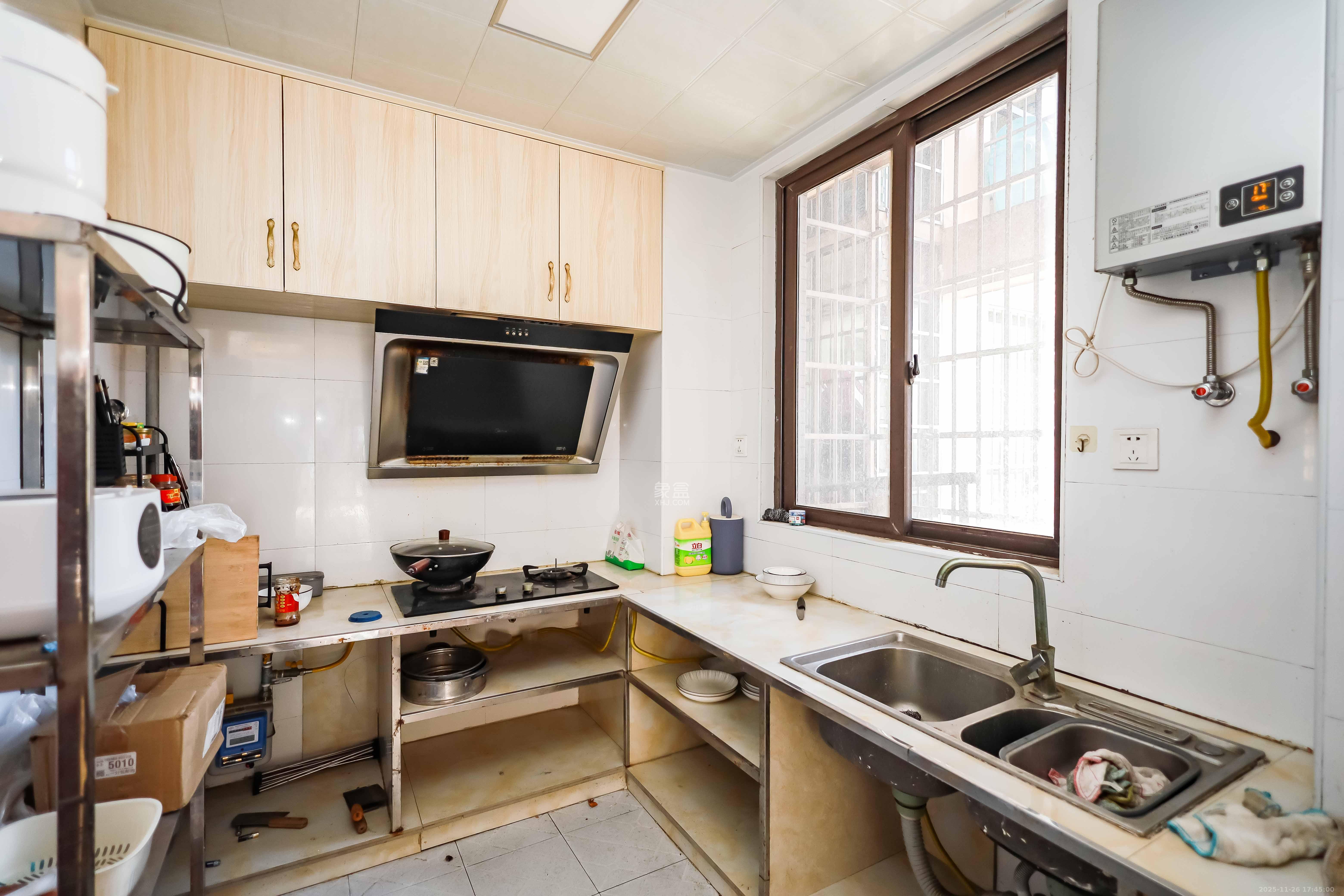 金南家园一期 2室2厅1卫 42.0万 金南家园一期 2室2厅1卫 42.0万厨房