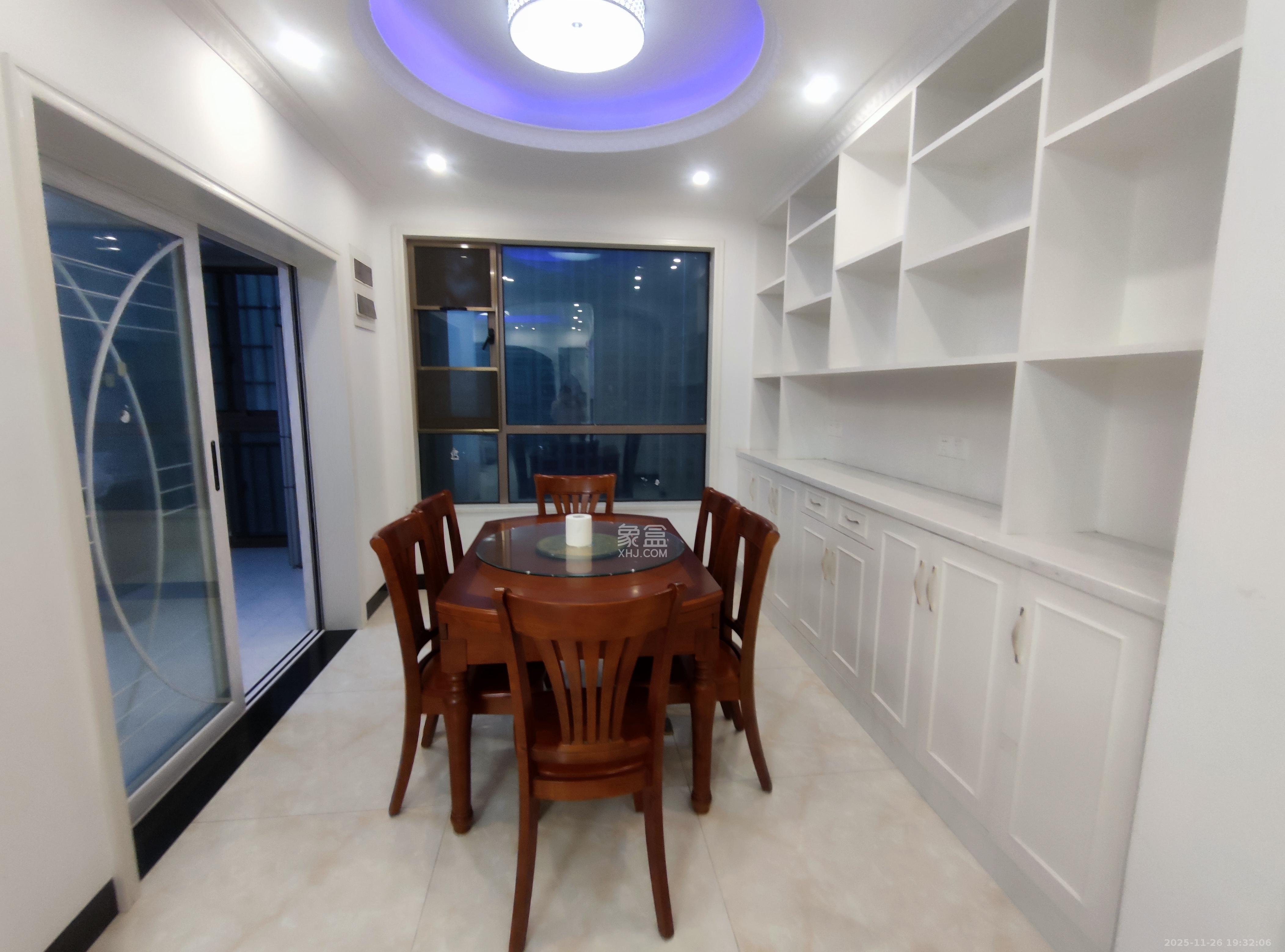 世茂铂翠湾一期  4室2厅2卫    4000.0元/月室内图