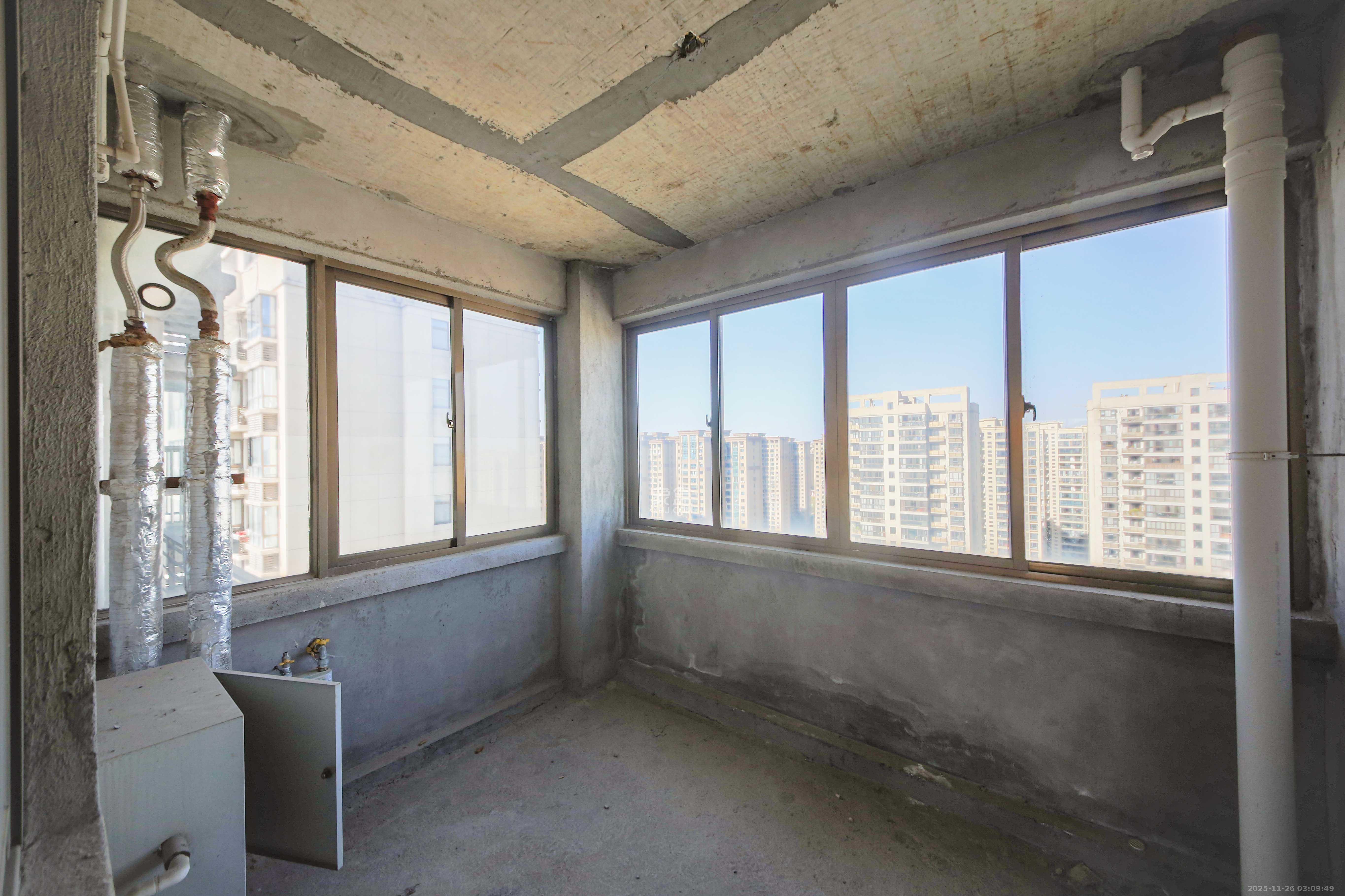 和馨佳园  4室2厅2卫    150.0万阳台