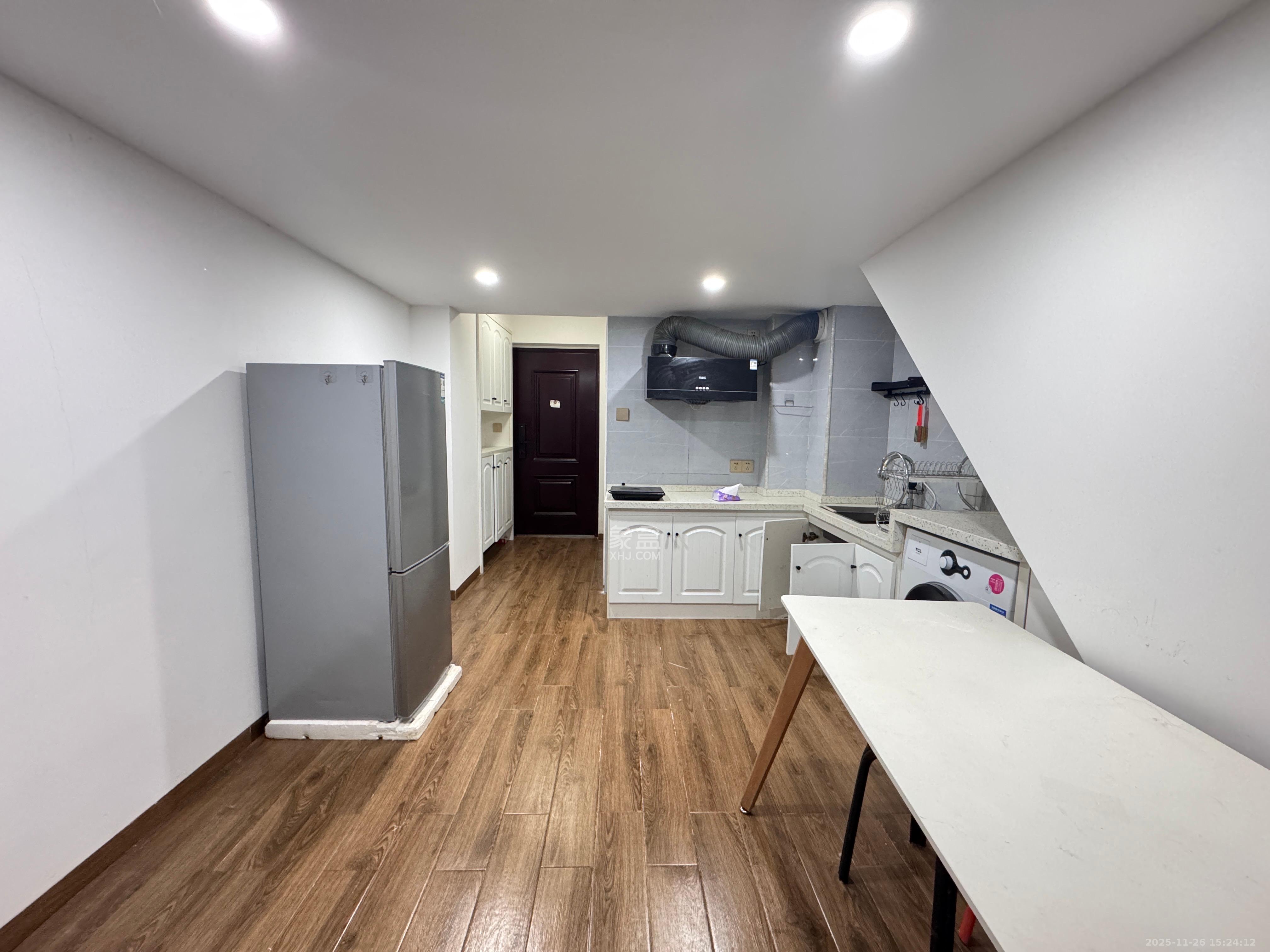 裕天国际商汇中心  1室1厅1卫    1000.0元/月