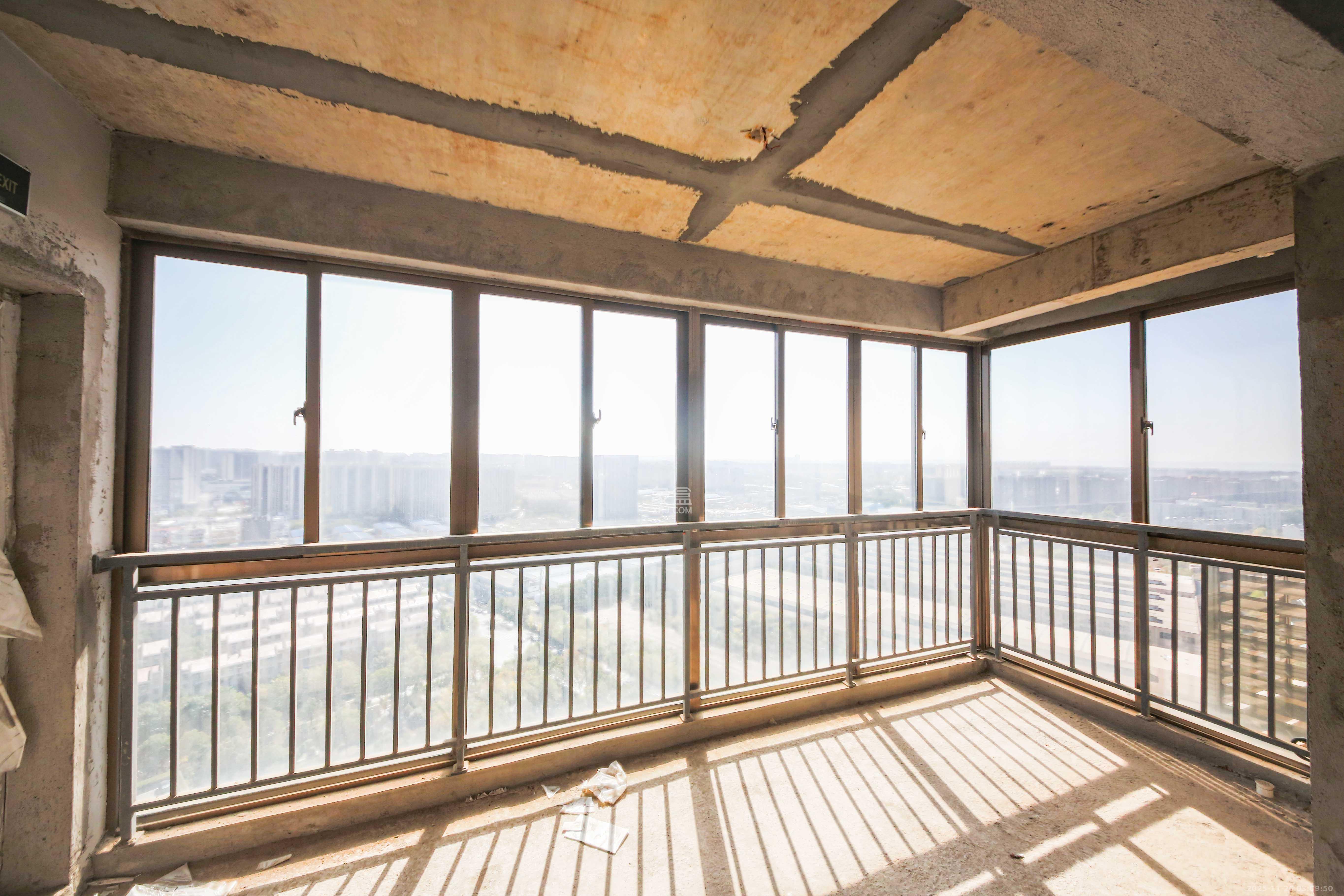 和馨佳园  4室2厅2卫    150.0万阳台