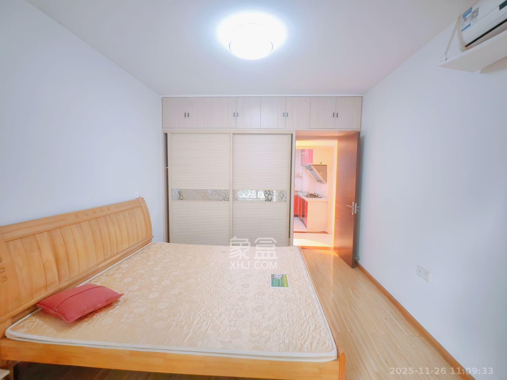 绿地中央广场 2室2厅1卫 2200.0元/月 绿地中央广场 2室2厅1卫 2200.0元/月室内图