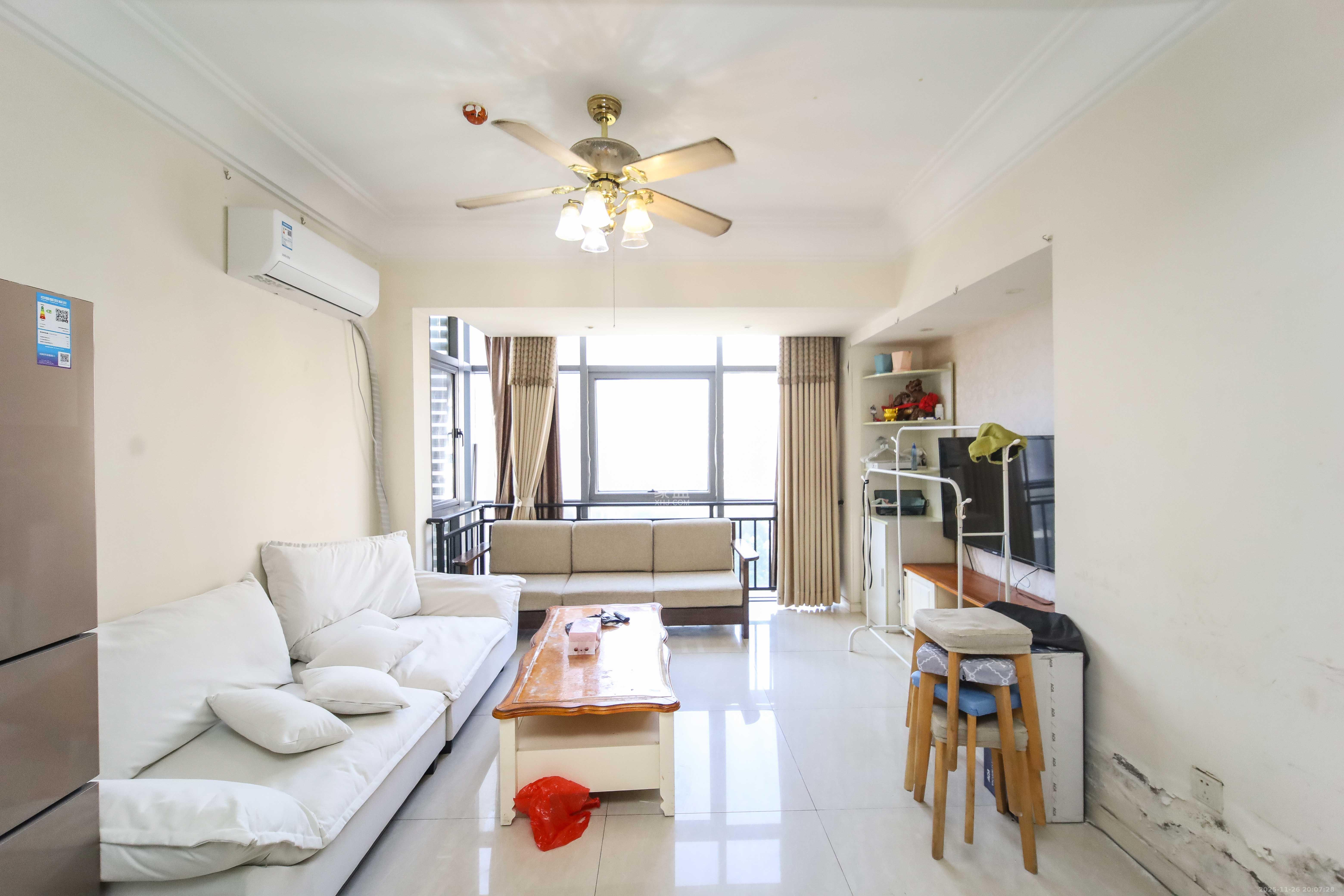 西子一间 1室1厅1卫 50.0万 西子一间 1室1厅1卫 50.0万客厅