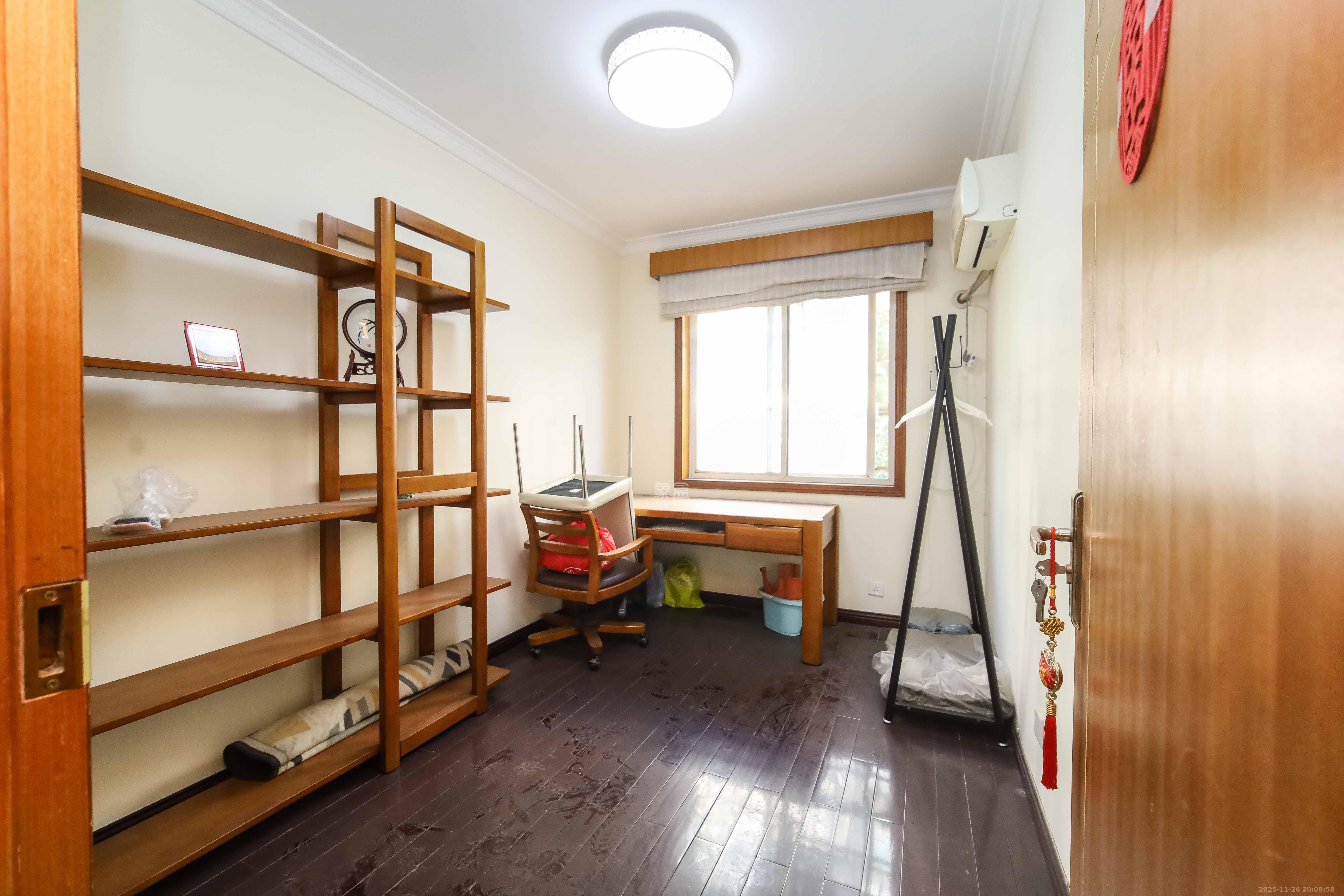 新桥小区 3室2厅2卫 75.8万 新桥小区 3室2厅2卫 75.8万卧室