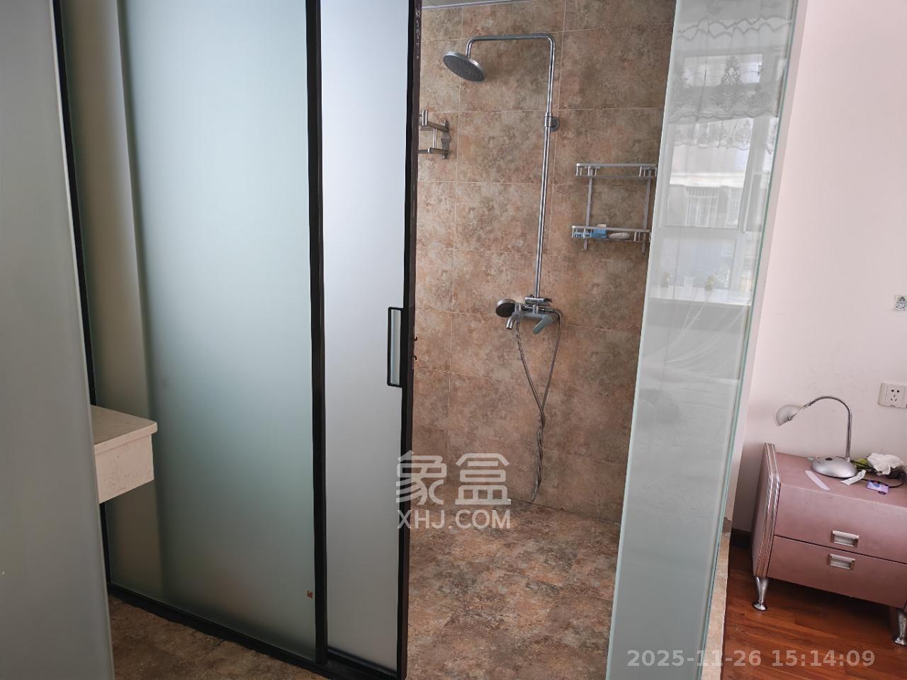 德泽苑 4室2厅2卫 2600.0元/月 德泽苑 4室2厅2卫 2600.0元/月室内图