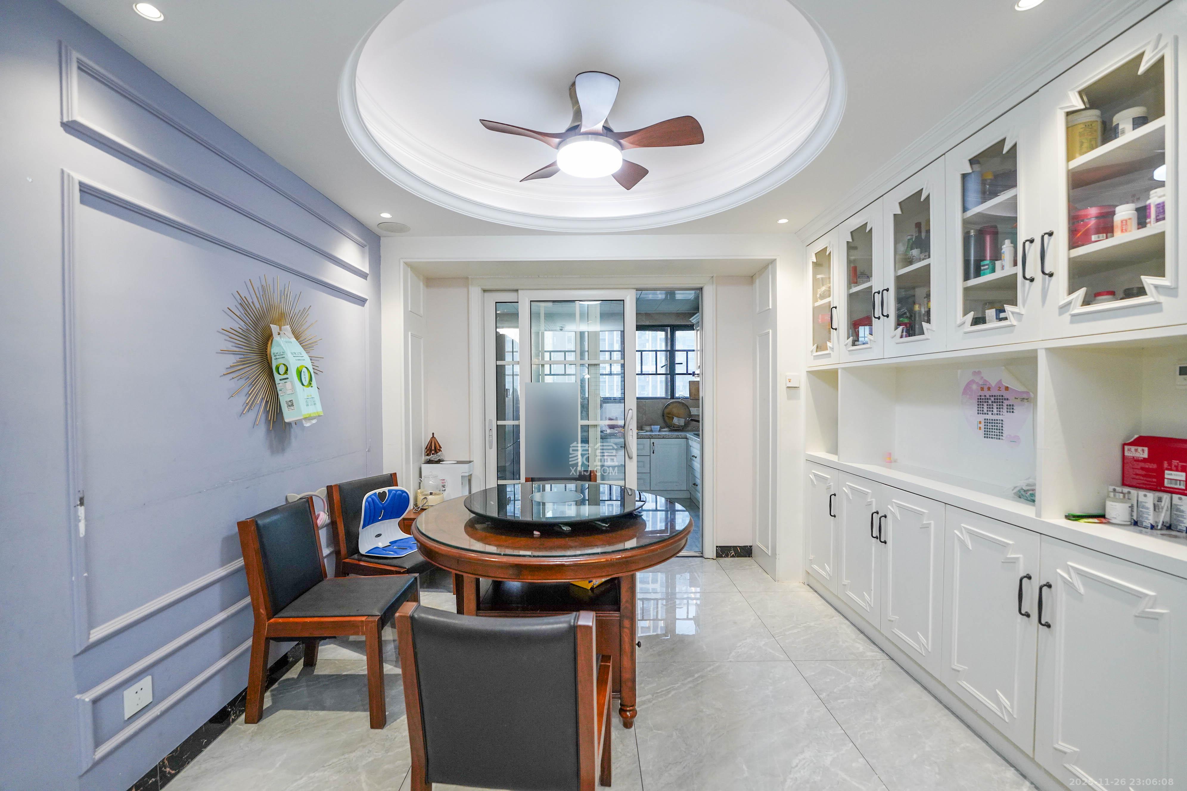 汇金城/嘉华城（二期、三期）  5室2厅2卫    268.0万客厅