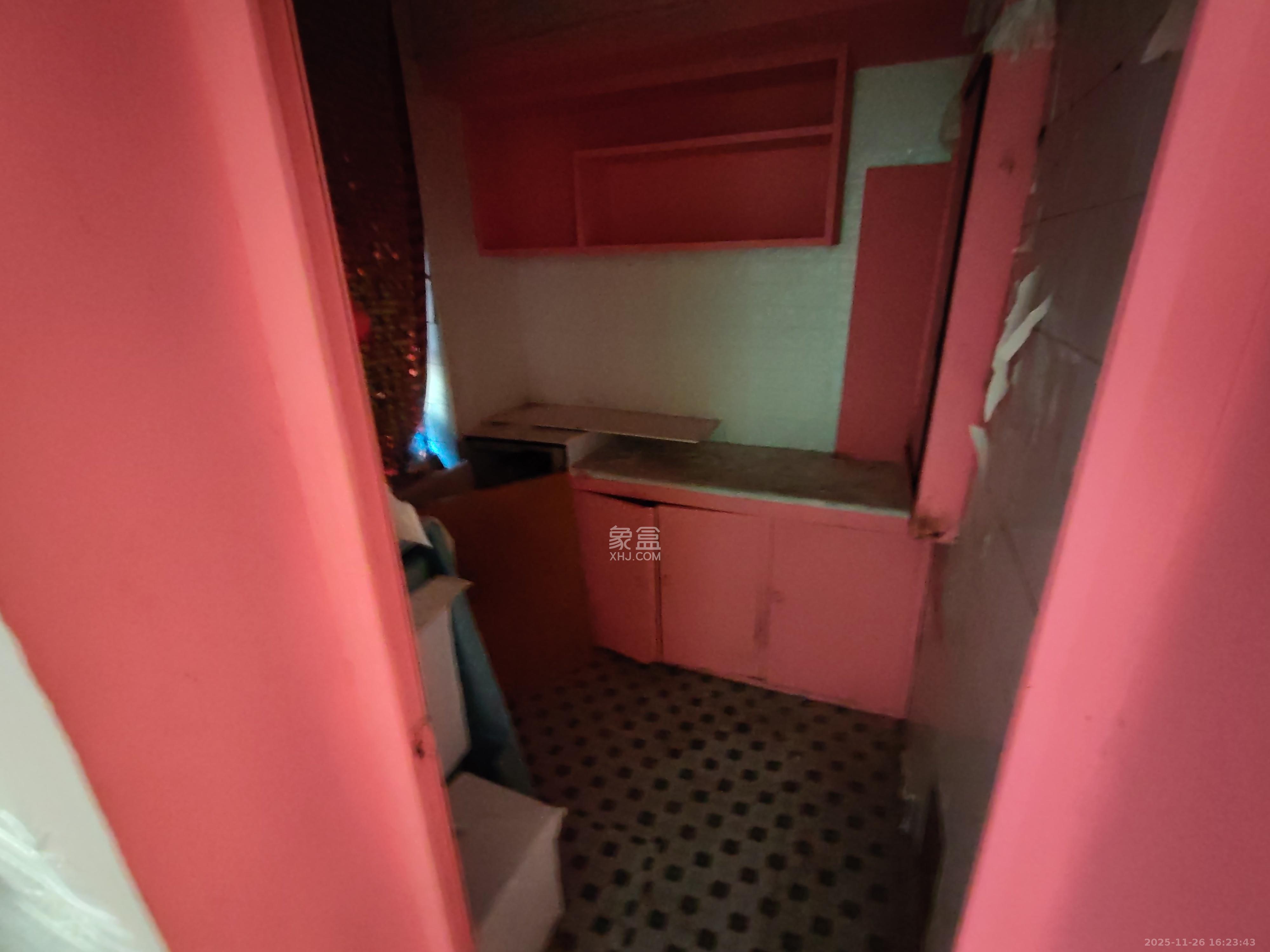 仰天湖1、2村  3室1厅1卫    1800.0元/月室内图