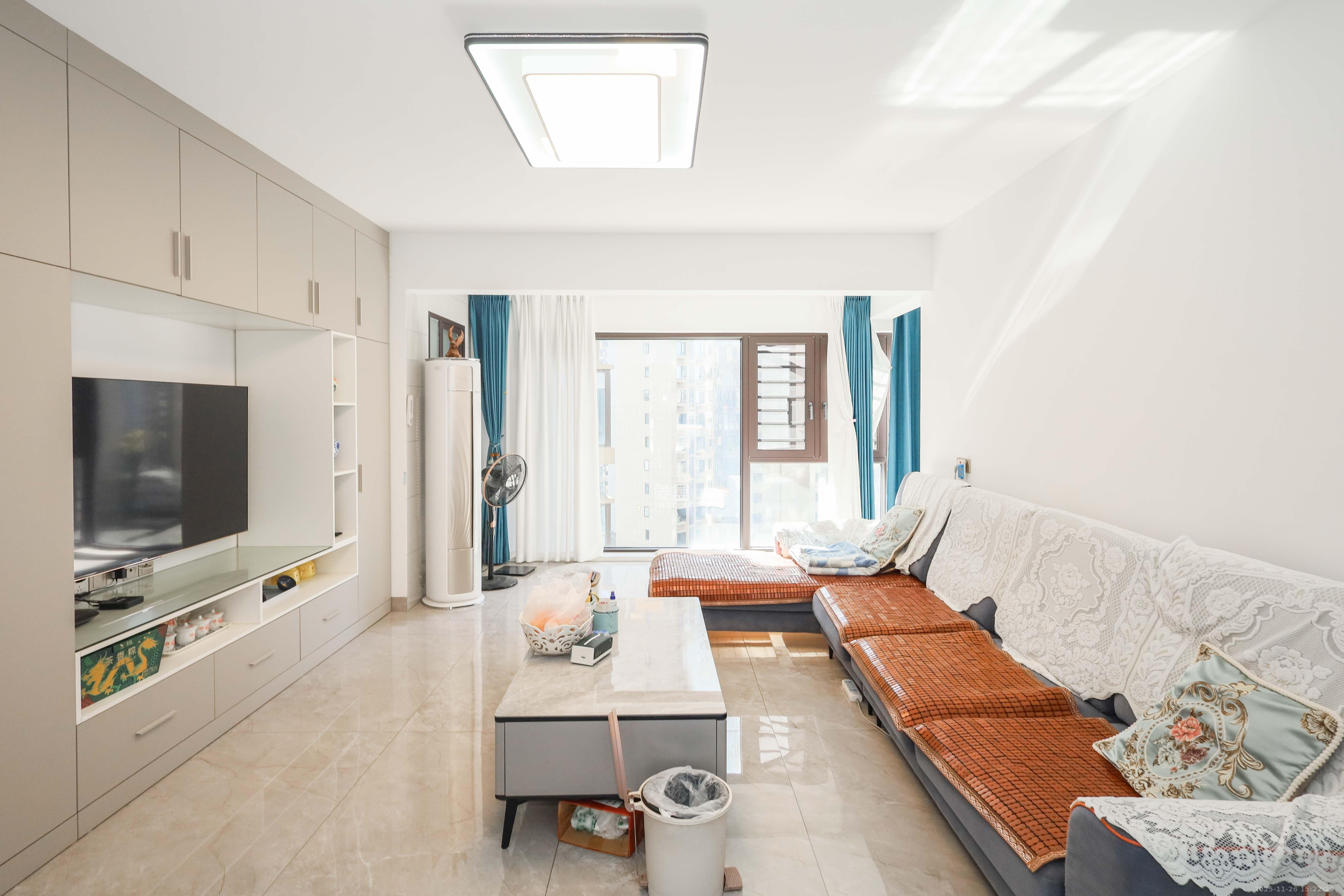 中国铁建梅溪青秀三期 4室2厅2卫 236.0万 中国铁建梅溪青秀三期 4室2厅2卫 236.0万客厅