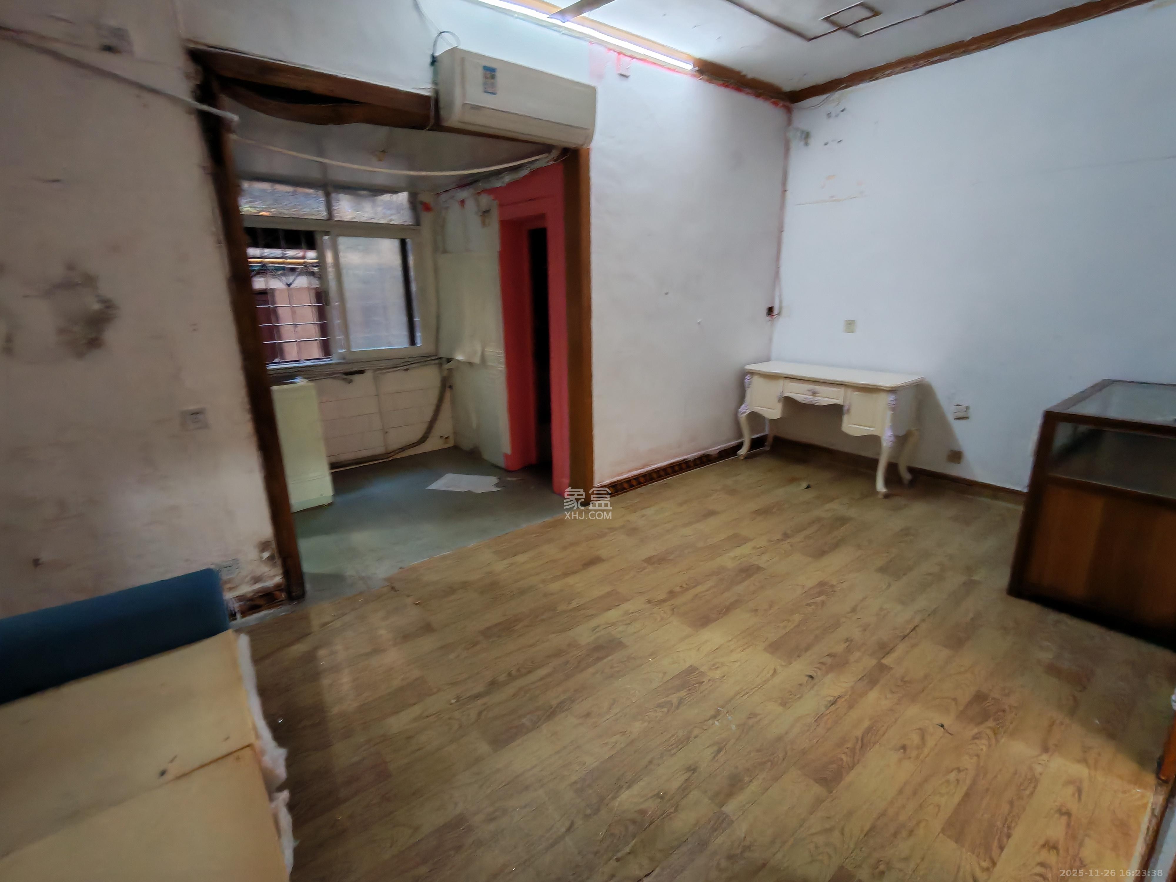 仰天湖1、2村  3室1厅1卫    1800.0元/月室内图