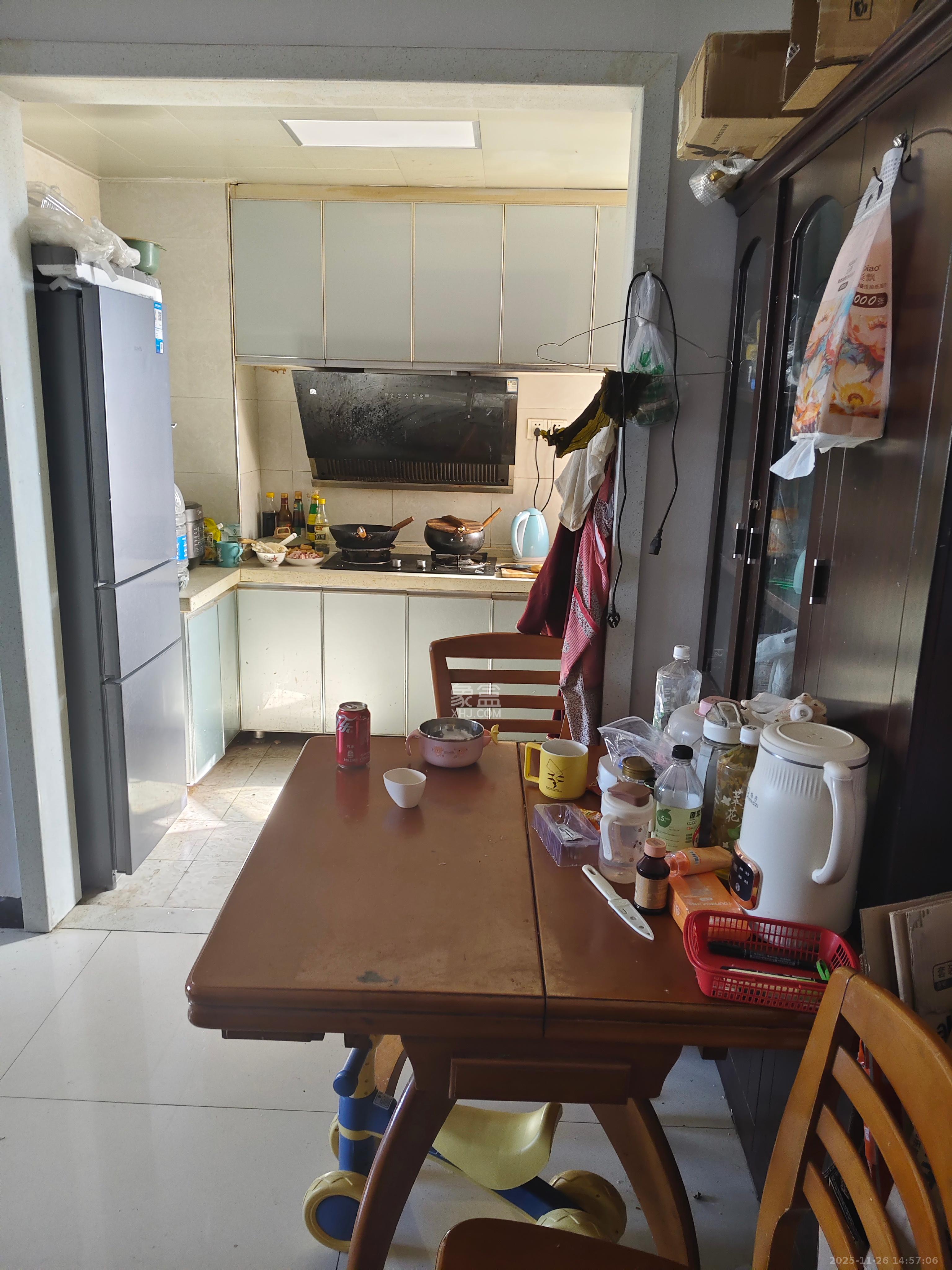 新诚小区 3室2厅1卫 1800.0元/月 新诚小区 3室2厅1卫 1800.0元/月室内图