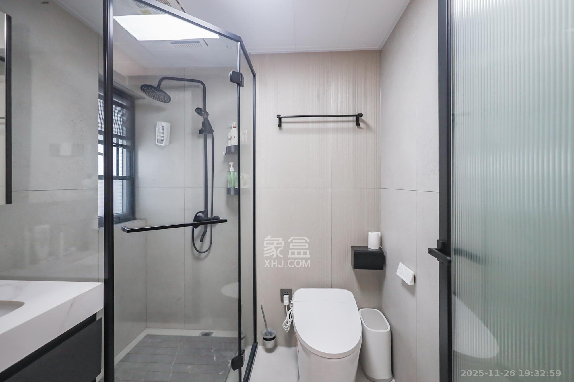 保利天禧D区  4室2厅2卫    238.0万卫生间