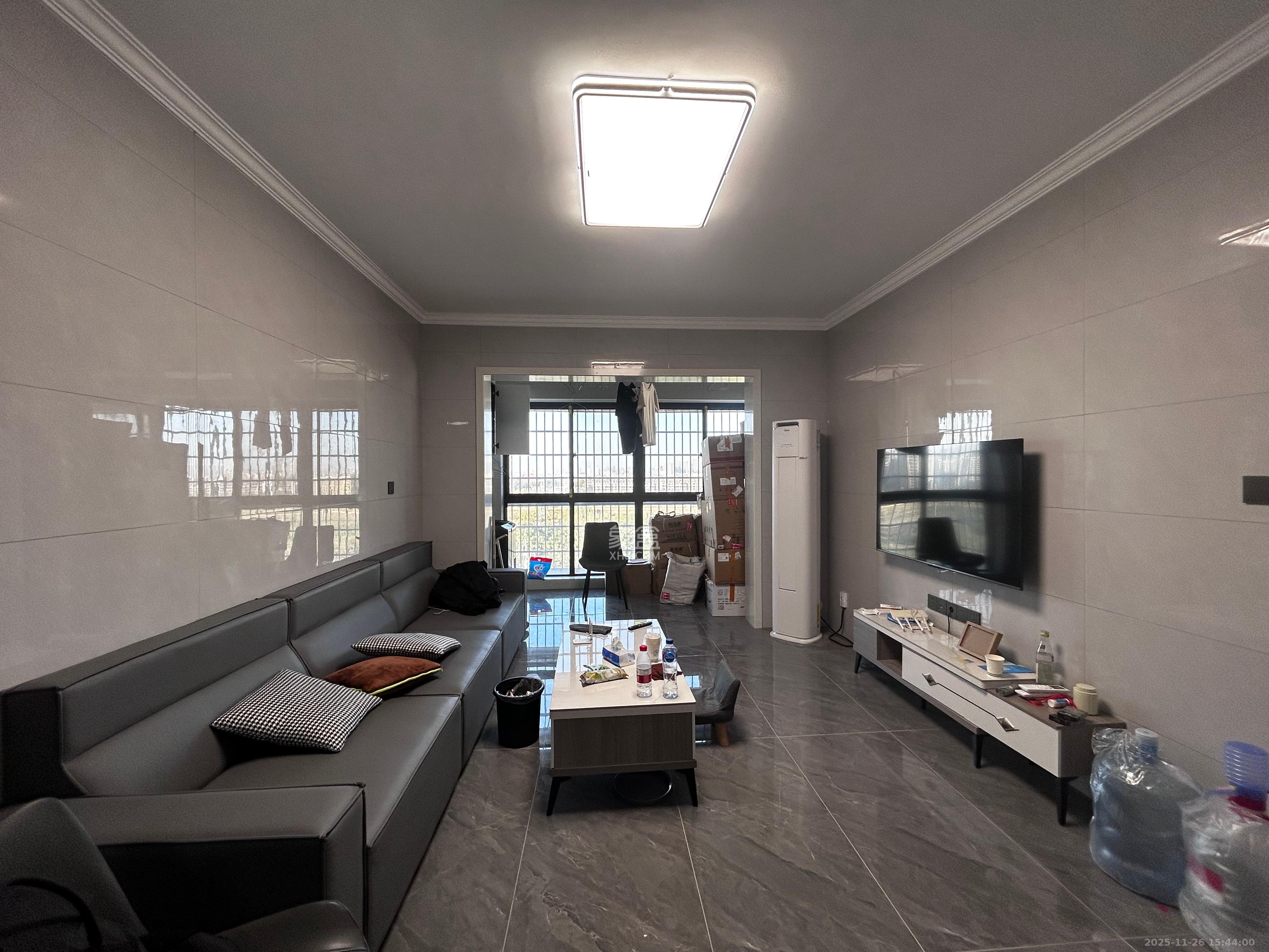 和景家园一期  3室1厅1卫    1900.0元/月室内图1