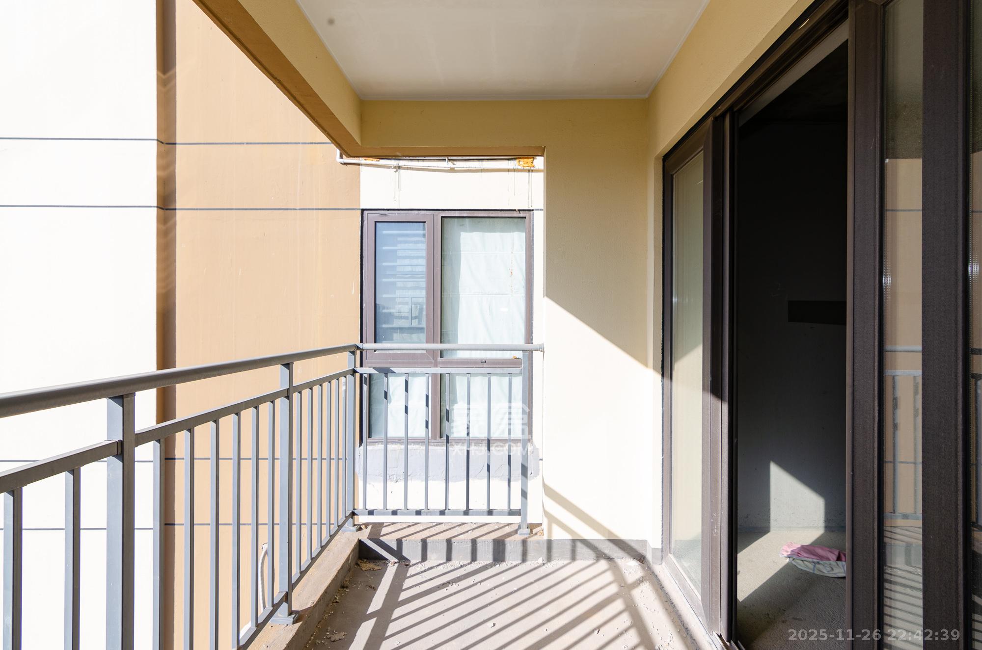 美的翰城 3室2厅2卫 55.0万 美的翰城 3室2厅2卫 55.0万阳台