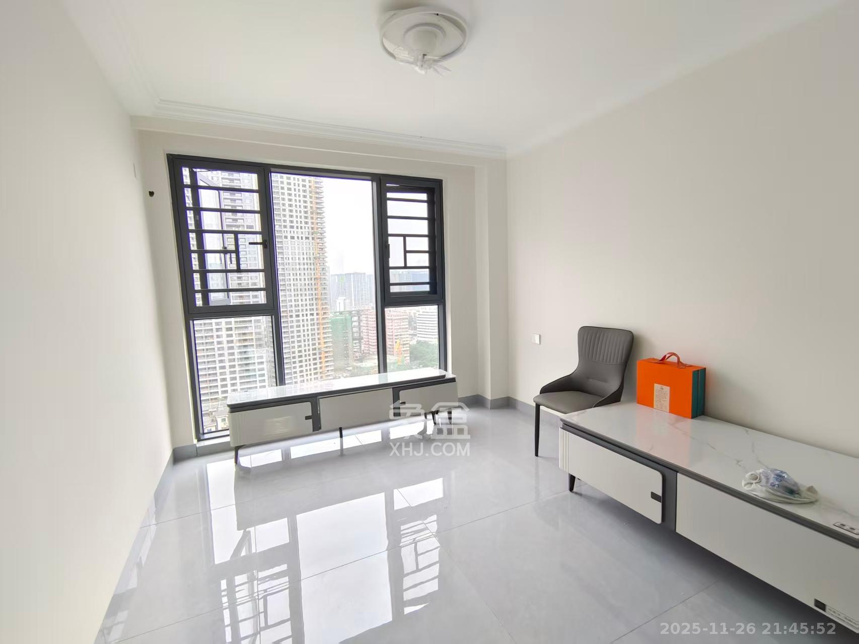 枫树园  4室2厅2卫    2600.0元/月室内图