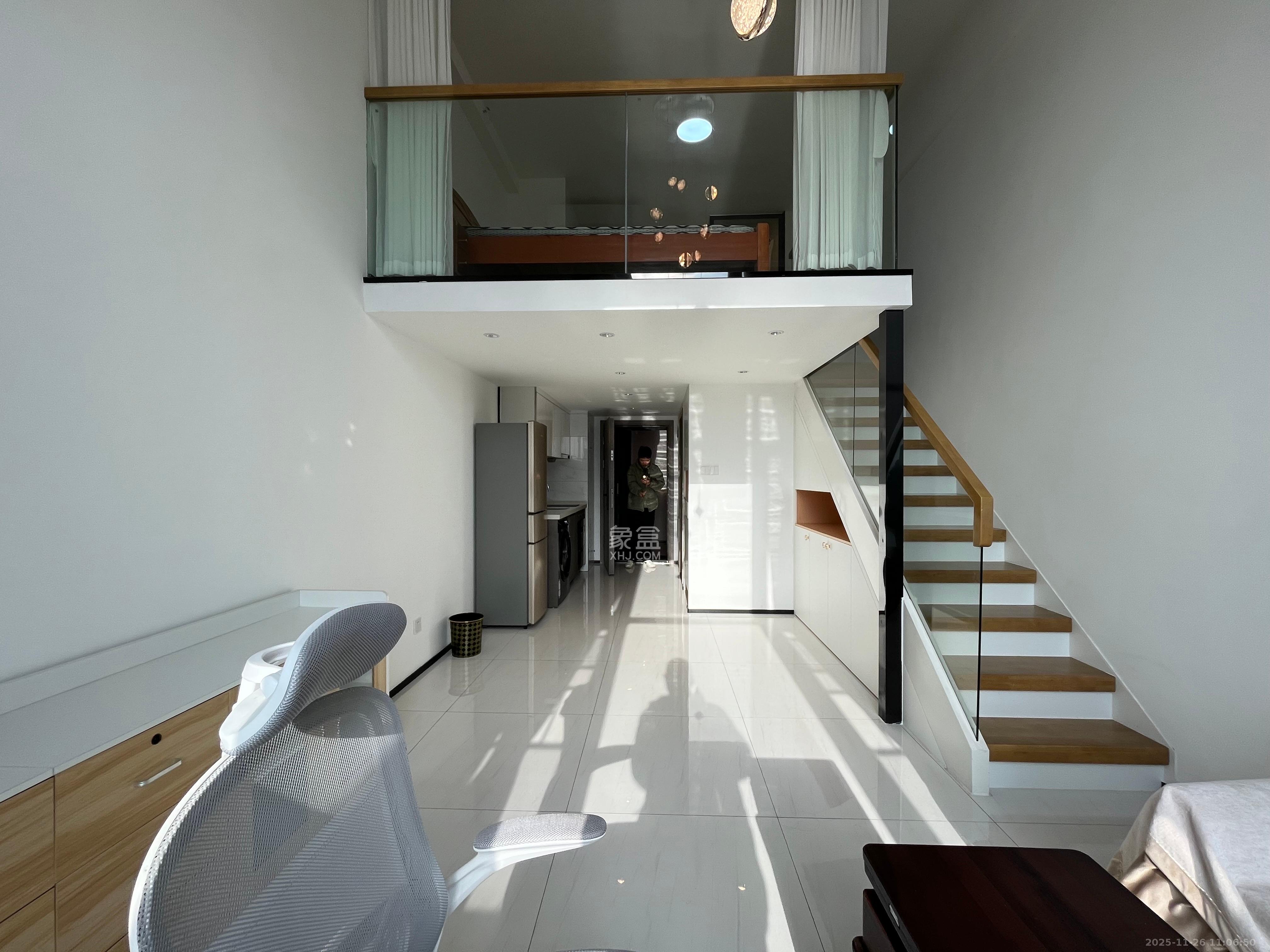 藏珑湖上公馆  1室1厅1卫    2600.0元/月