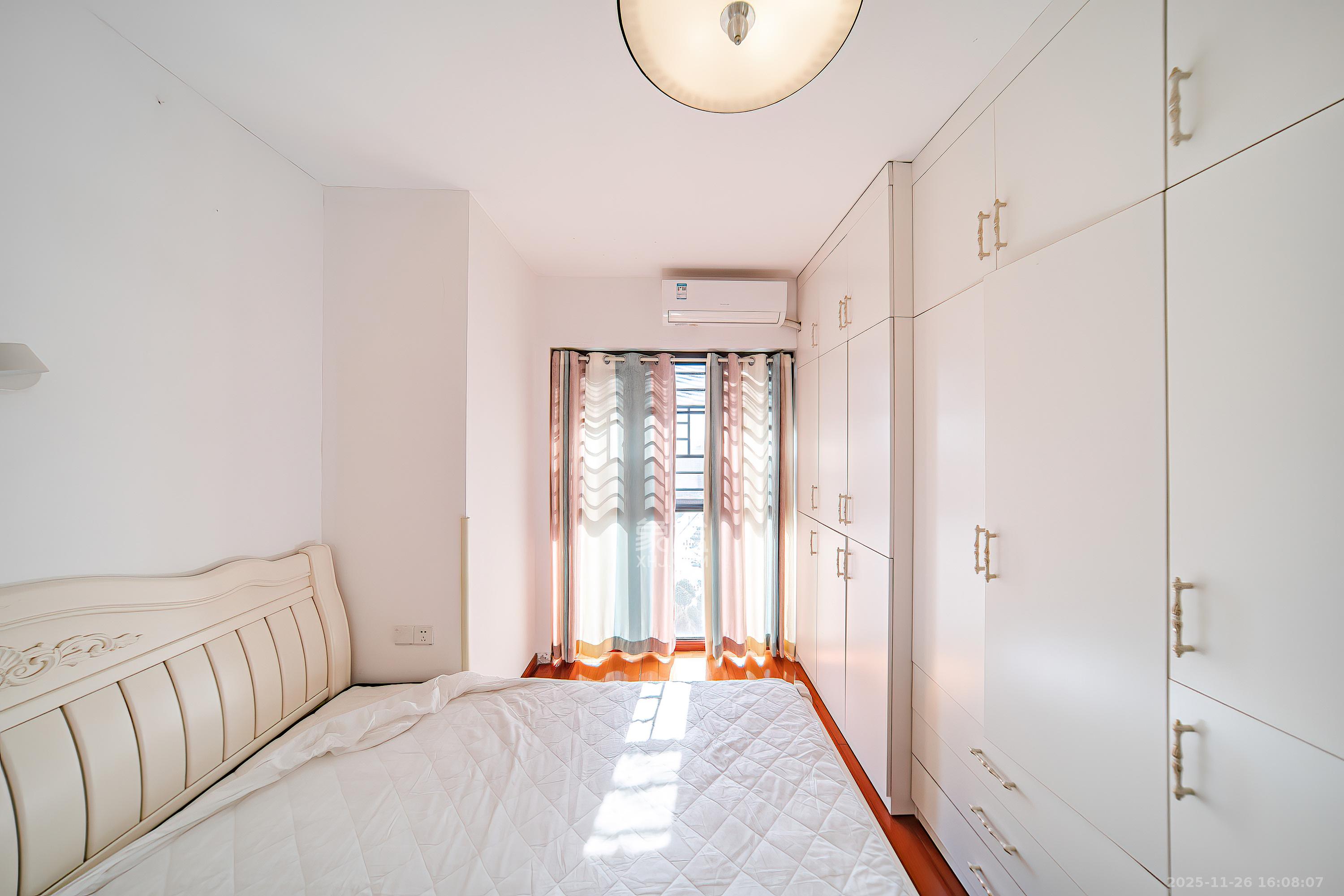 金土地第一湾 3室2厅2卫 86.8万 金土地第一湾 3室2厅2卫 86.8万卧室