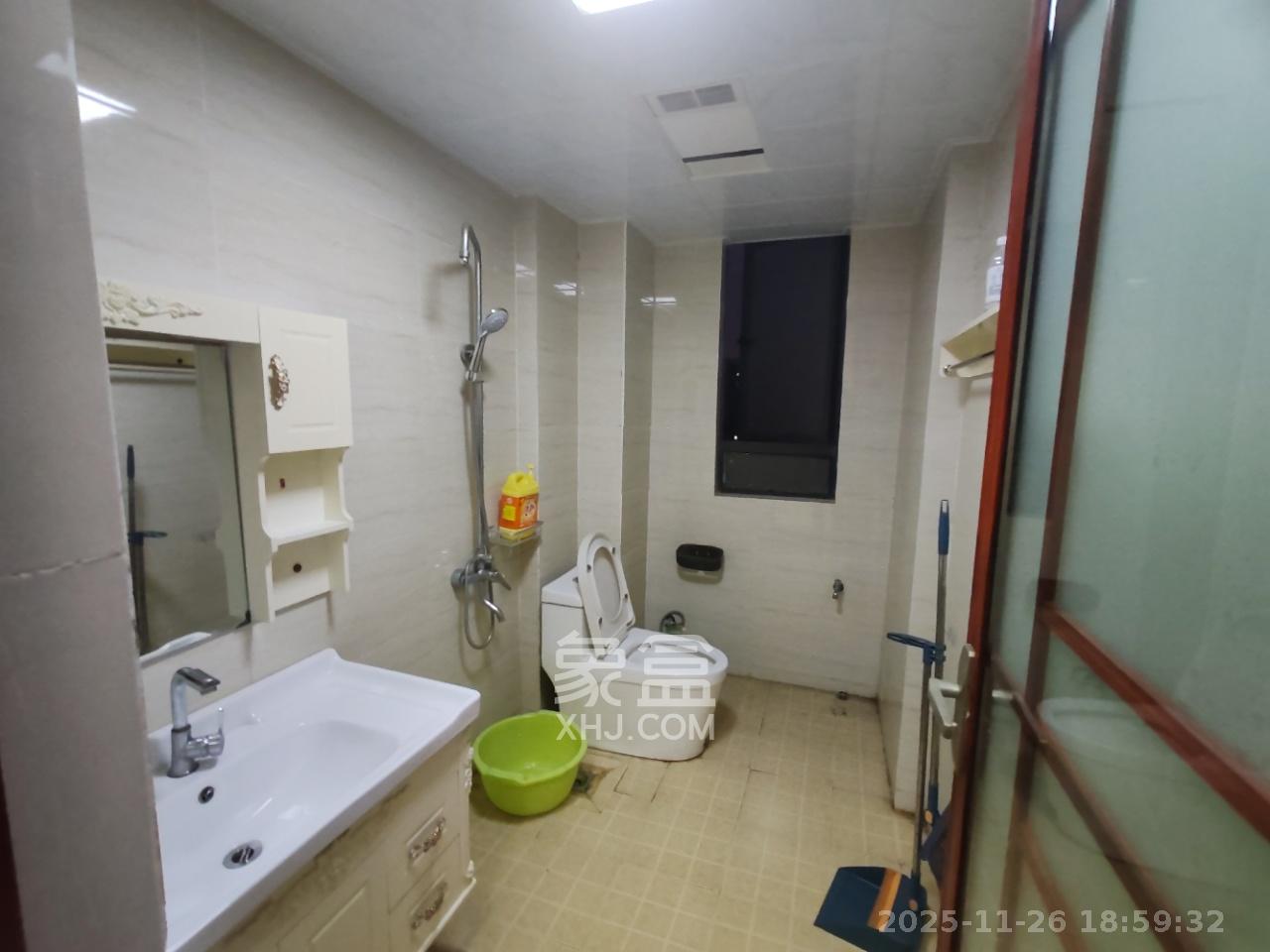 汇金城/嘉华城（二期、三期）  3室2厅2卫    2400.0元/月室内图