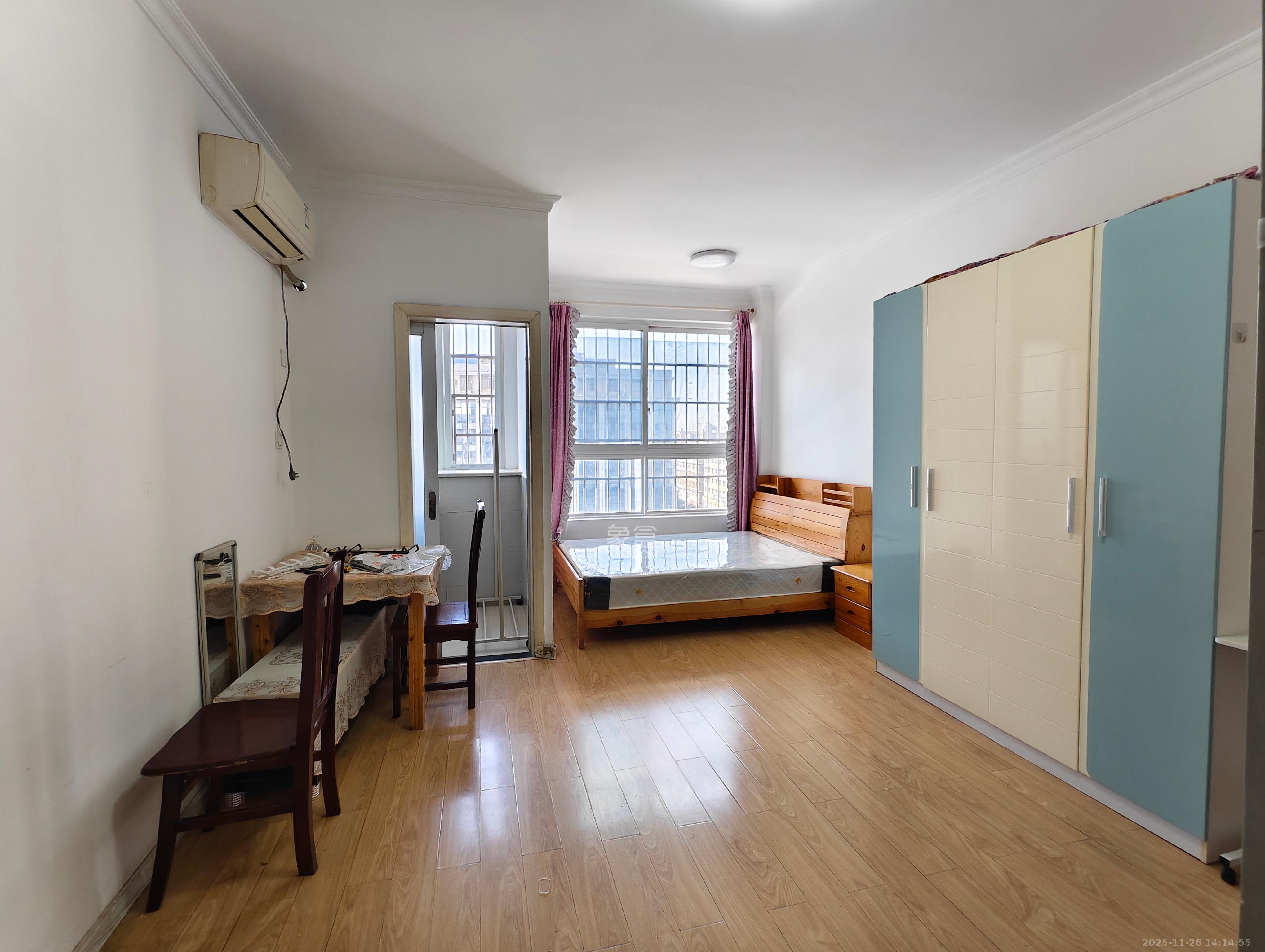 月亮湾草莓街区一、二期 1室1厅2卫 1000.0元/月 月亮湾草莓街区一、二期 1室1厅2卫 1000.0元/月室内图