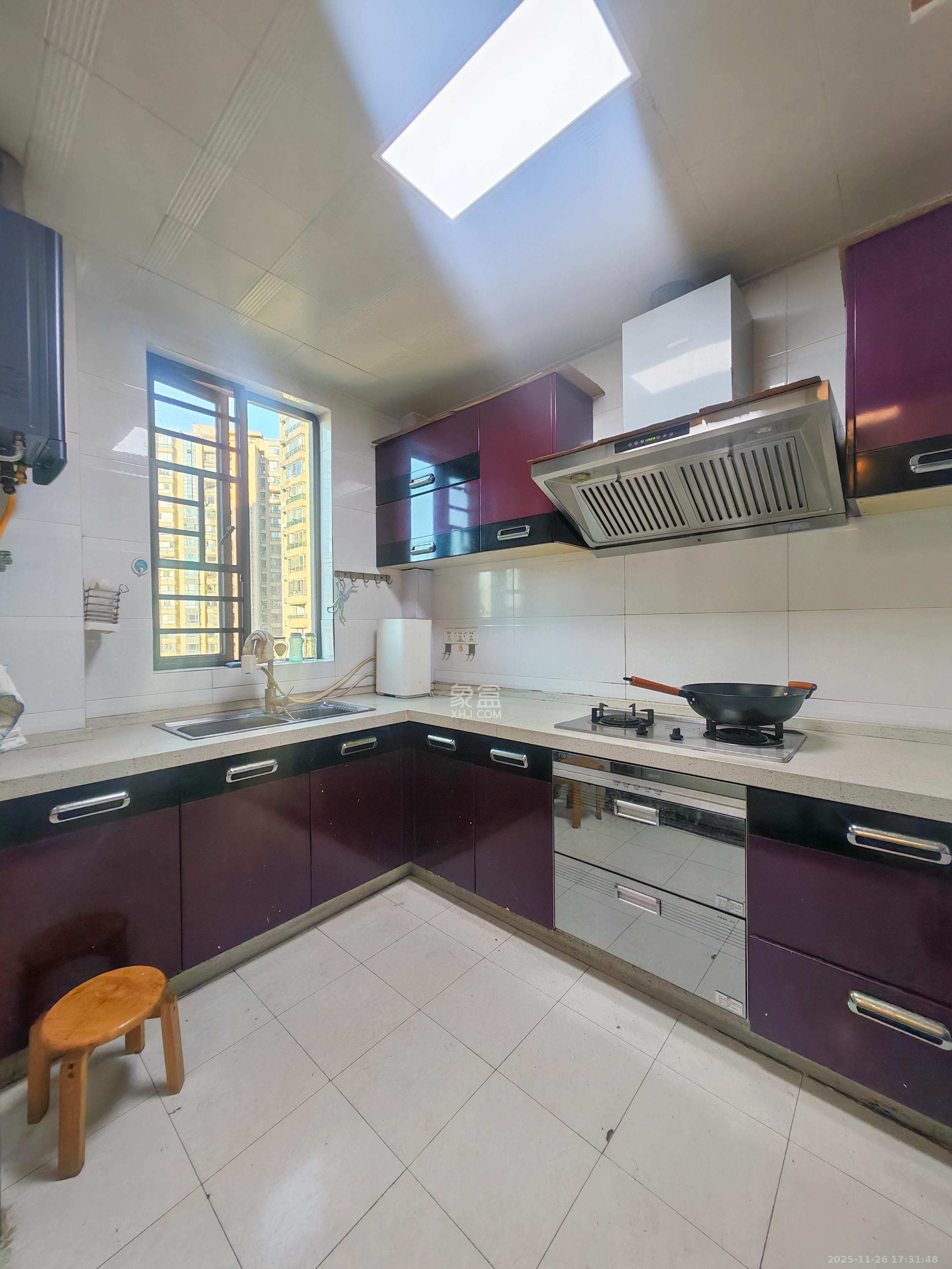 湘府9号  3室2厅2卫    2700.0元/月室内图