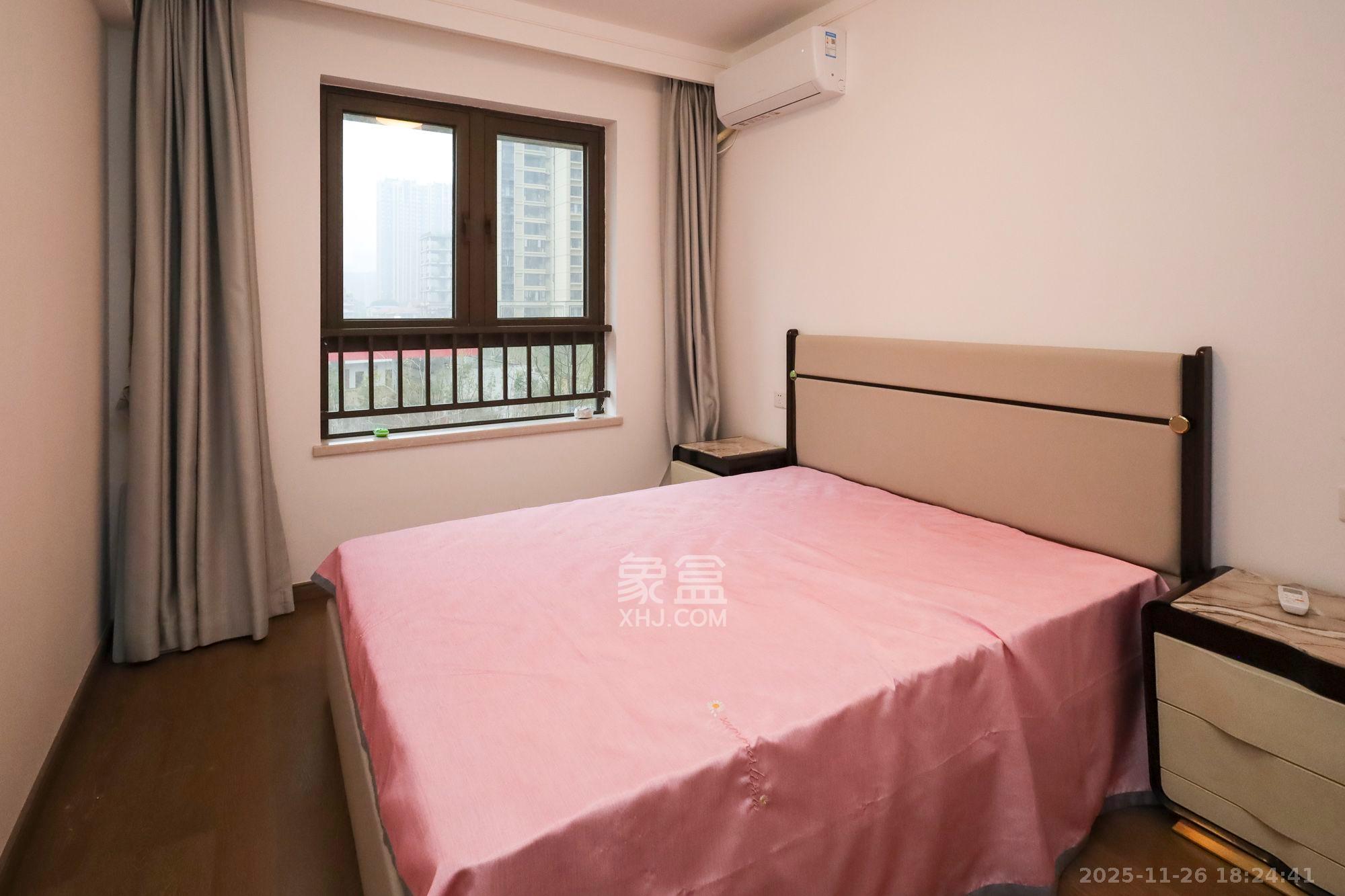 龙湖铂金中心（龙湖春江郦城）  3室2厅2卫    4800.0元/月室内图