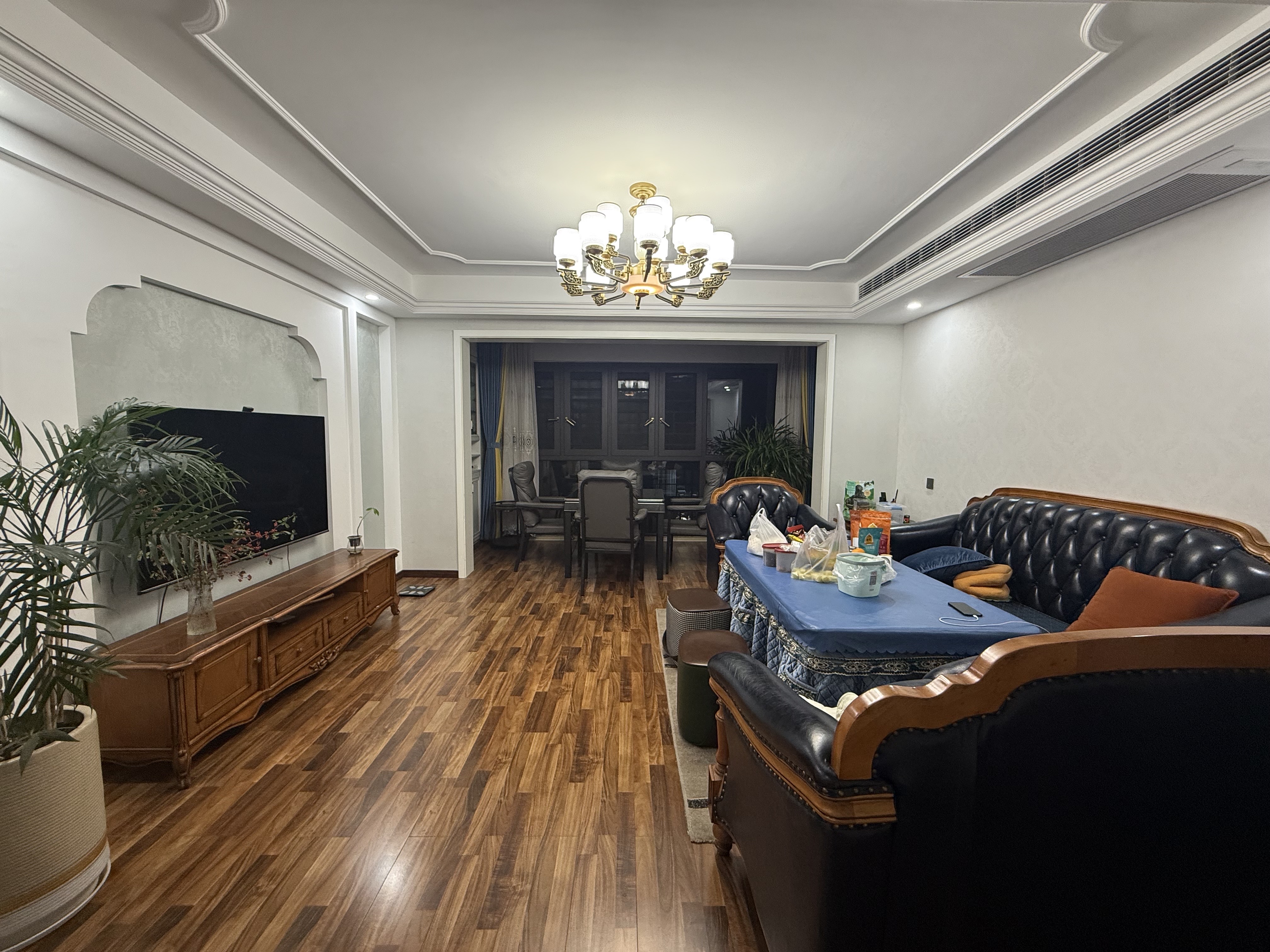 大同芙蓉二期(芙蓉广场) 4室2厅2卫 105.0万 大同芙蓉二期(芙蓉广场) 4室2厅2卫 105.0万客厅