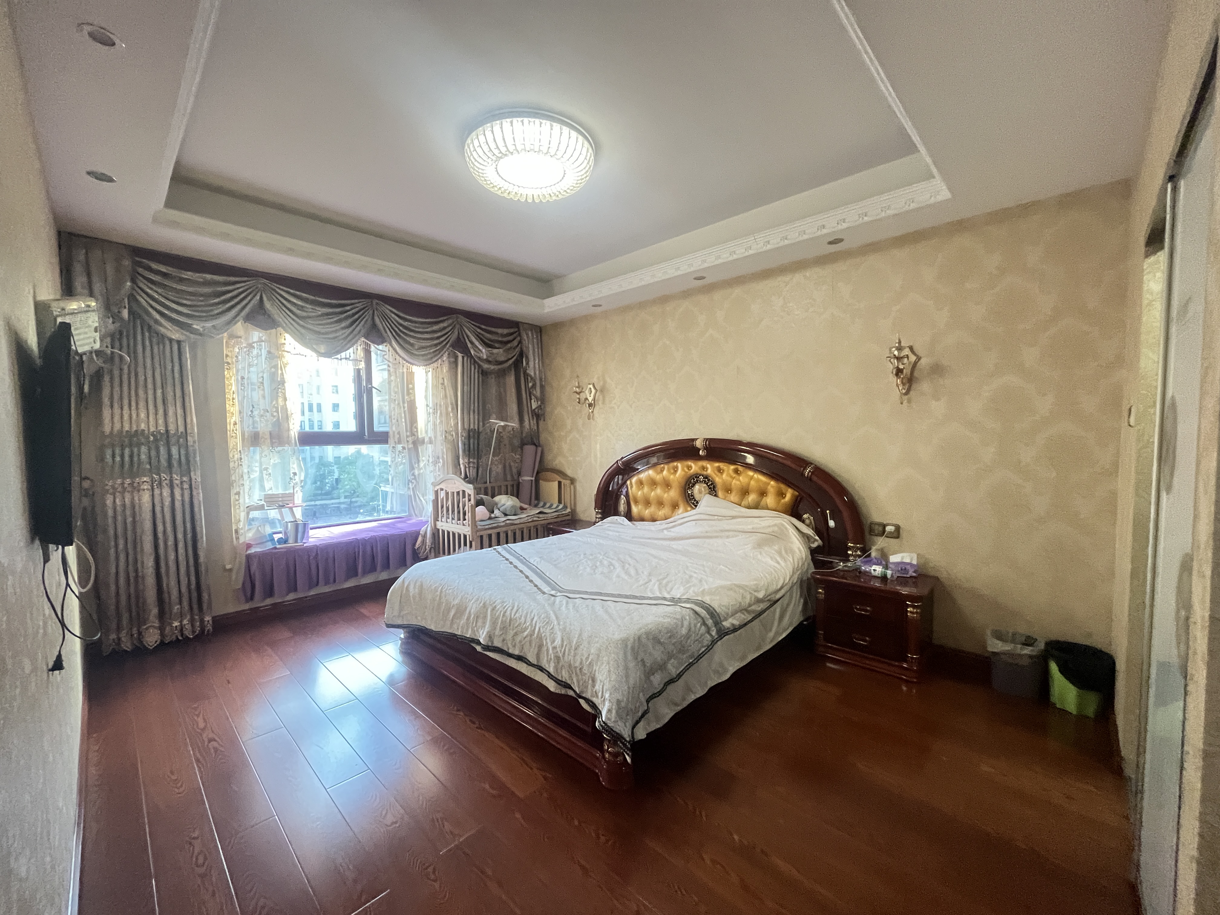 国土鑫苑 5室2厅2卫 156.0万 国土鑫苑 5室2厅2卫 156.0万客厅