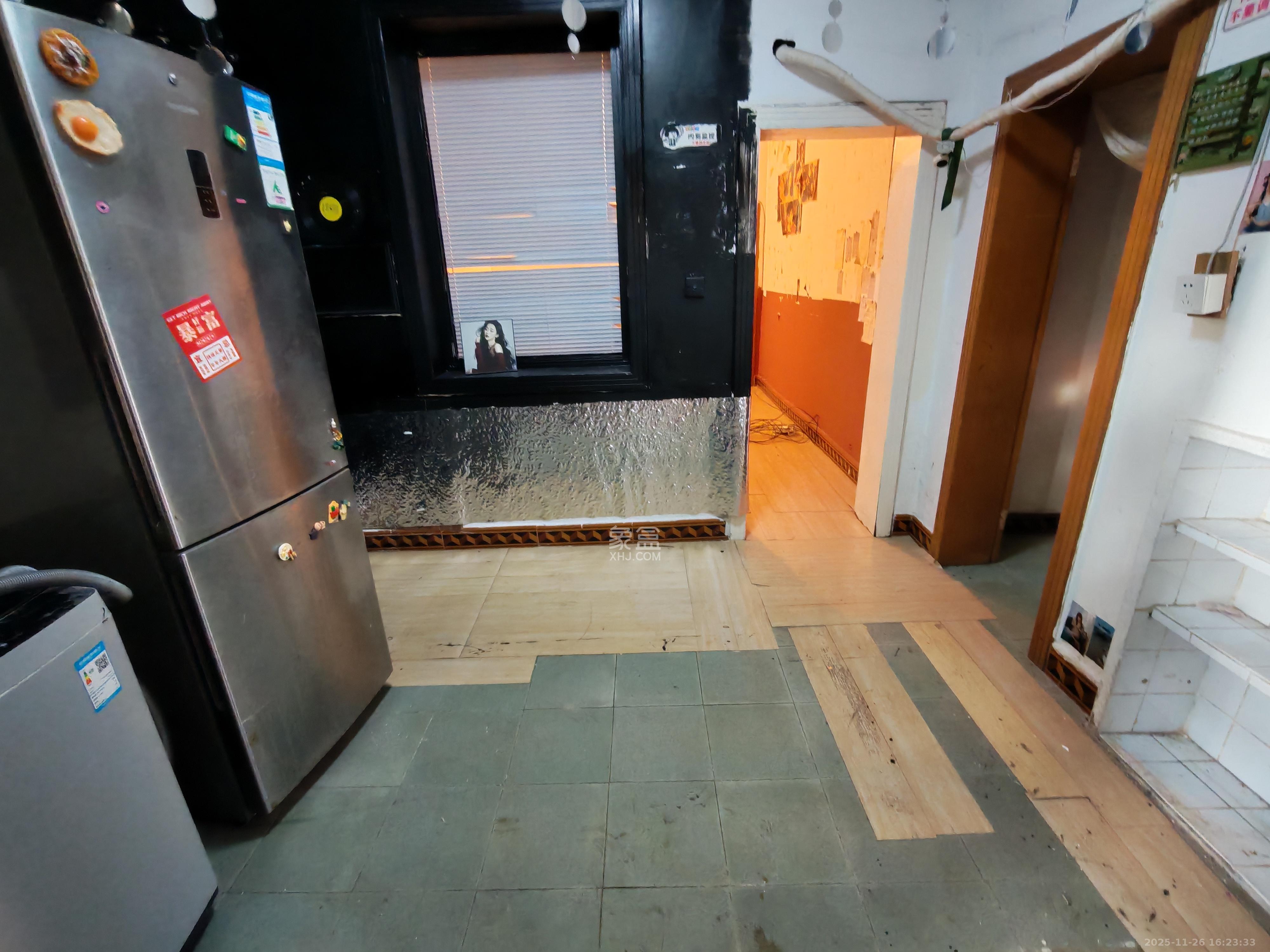 仰天湖1、2村  3室1厅1卫    1800.0元/月室内图1