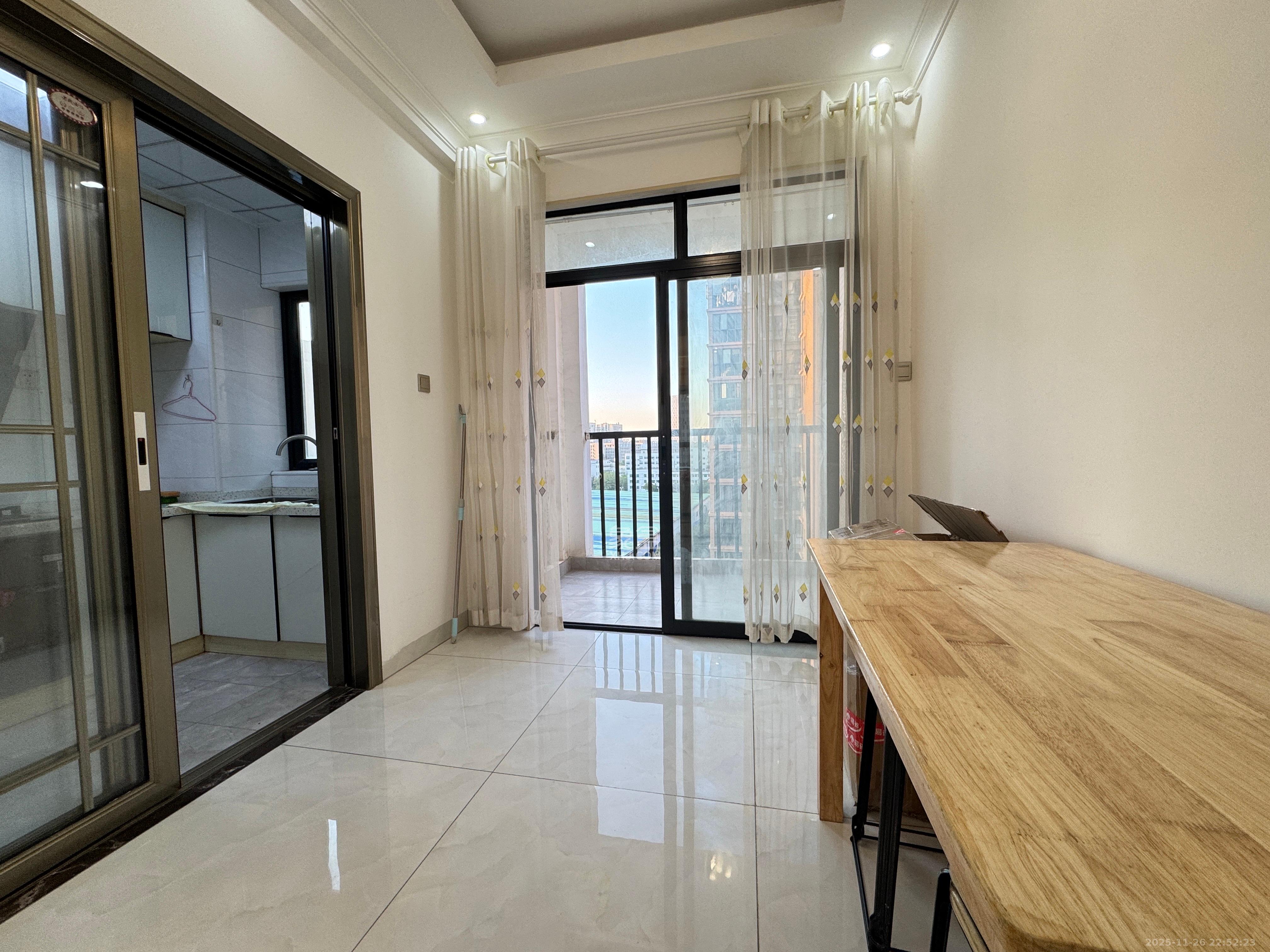 麓谷明珠  2室2厅1卫    2400.0元/月室内图