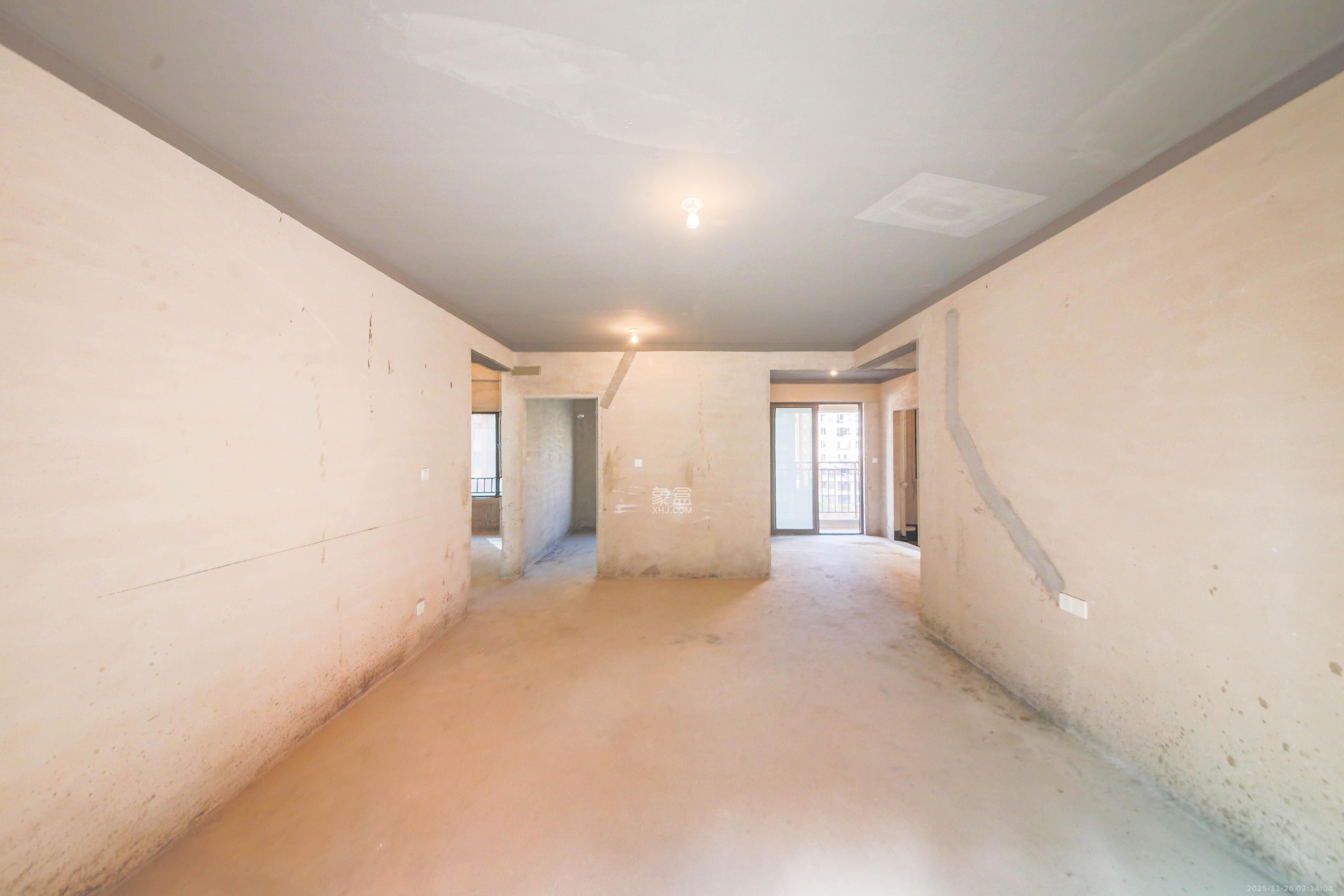 香缇雅苑(鑫远翡丽郡二期) 4室2厅2卫 175.0万 香缇雅苑(鑫远翡丽郡二期) 4室2厅2卫 175.0万客厅