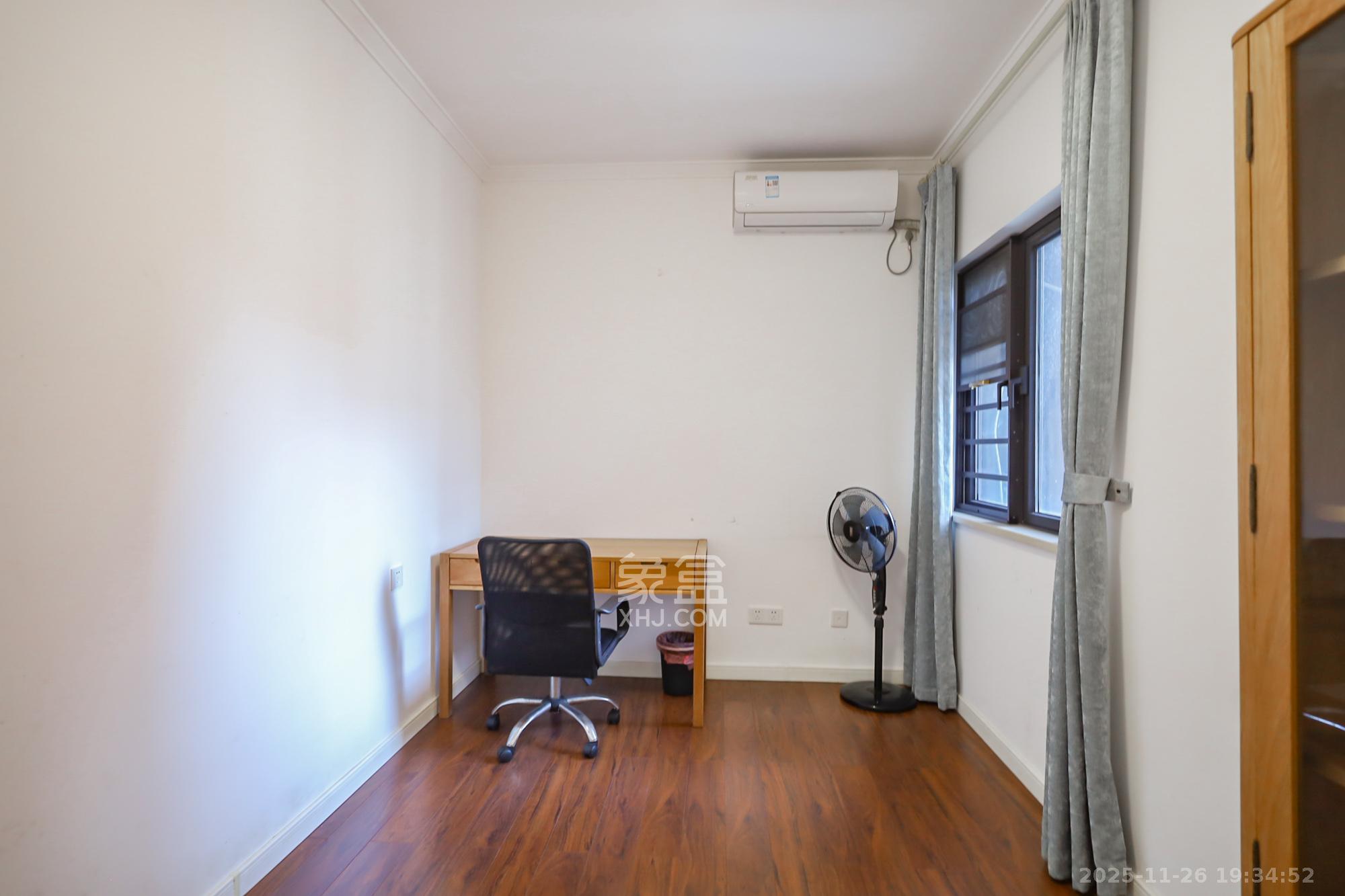 万科里金域国际  3室2厅1卫    159.0万卧室