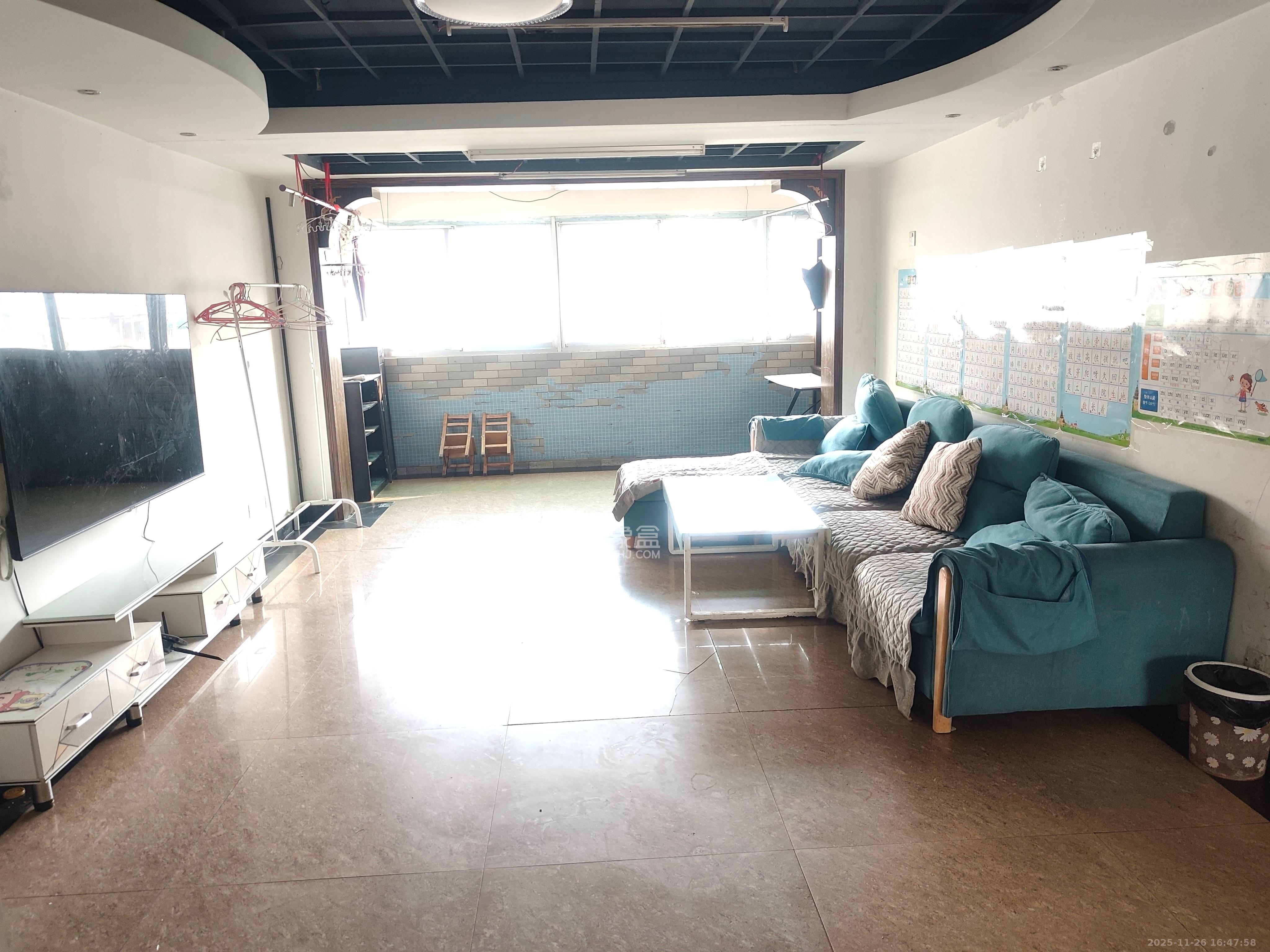 佳园星城  1室2厅1卫    1500.0元/月室内图