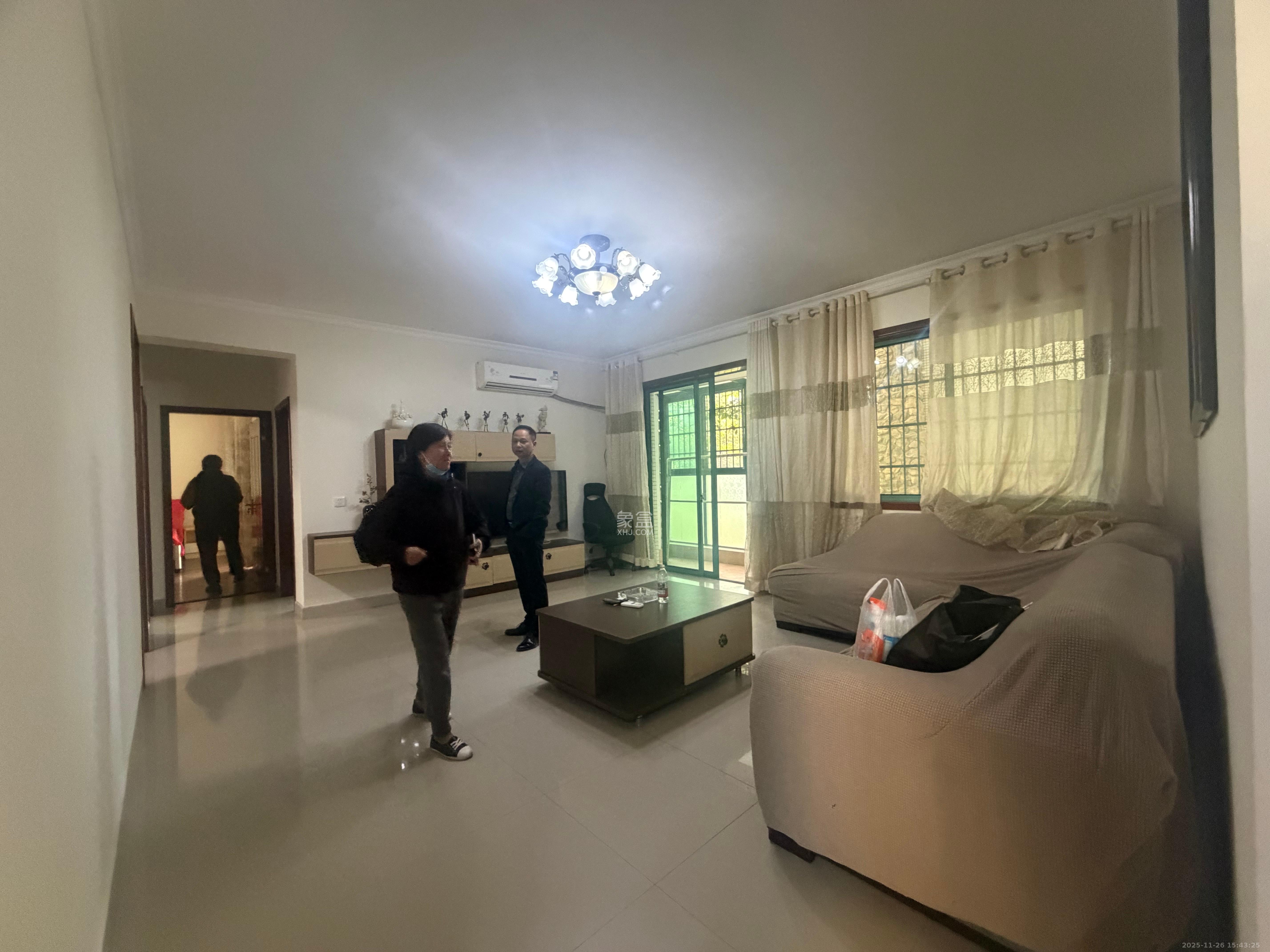 九华富瑶天下 4室2厅2卫 41.0万 九华富瑶天下 4室2厅2卫 41.0万客厅