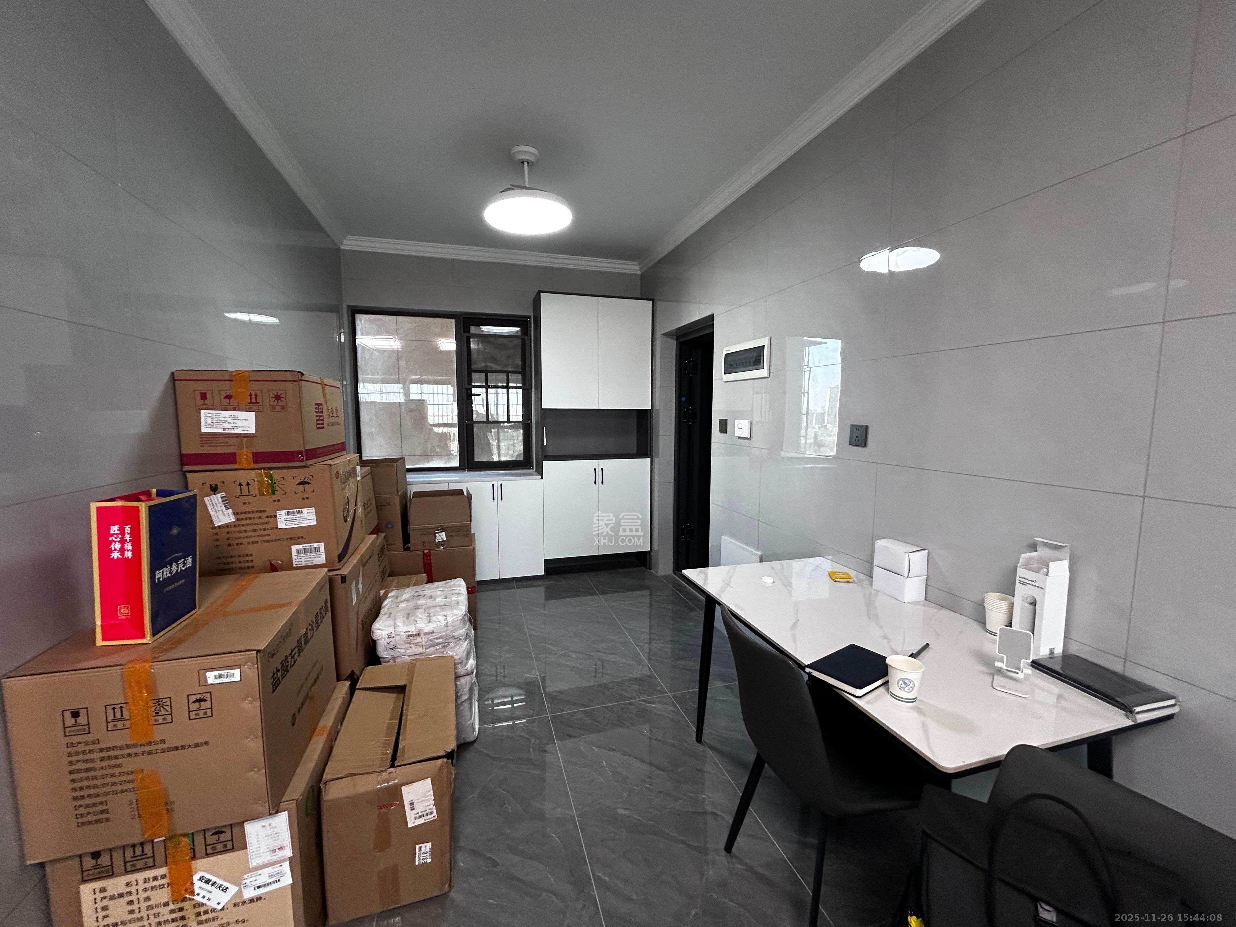 和景家园一期  3室1厅1卫    1900.0元/月室内图