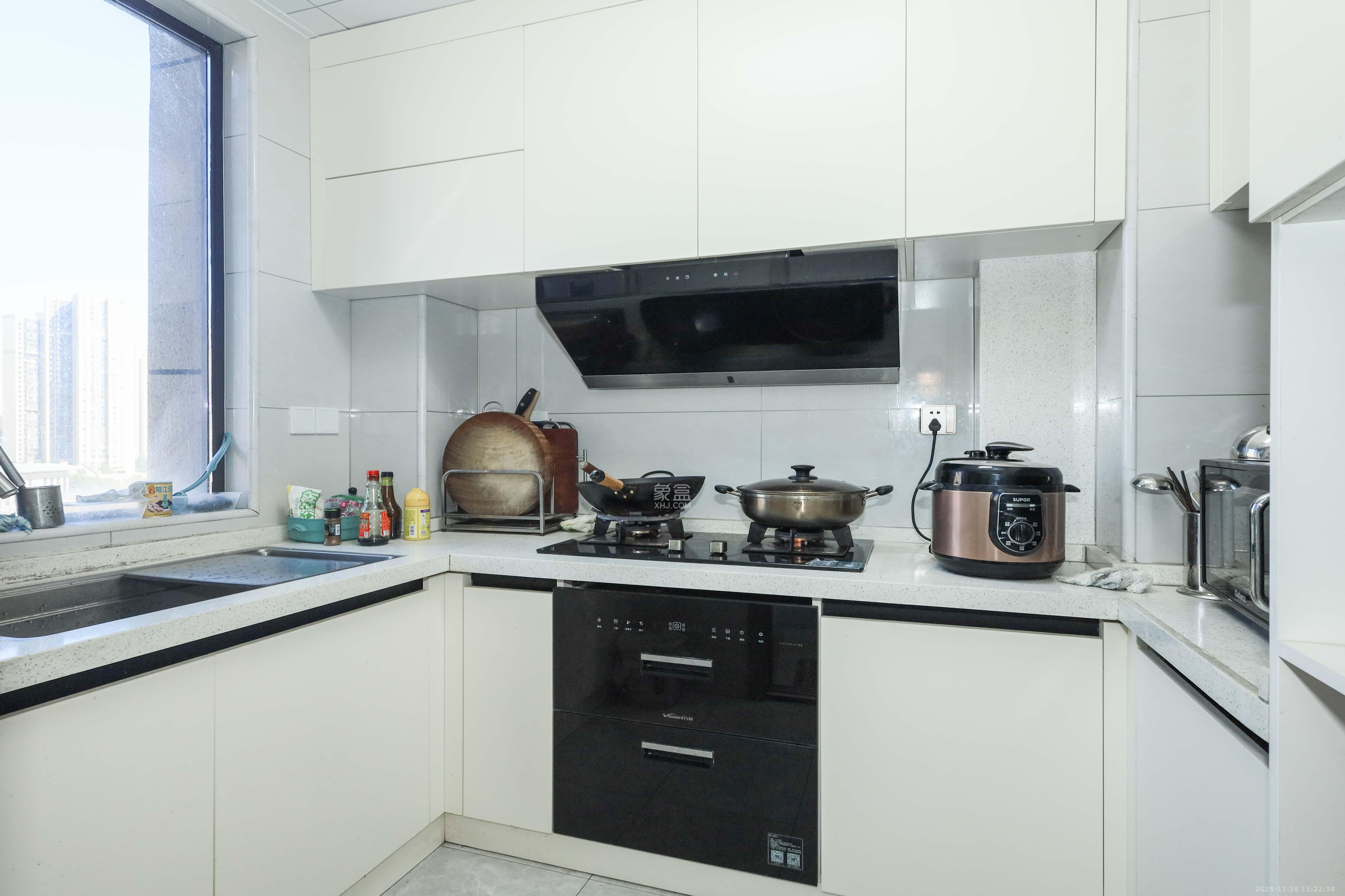 中国铁建梅溪青秀三期 4室2厅2卫 236.0万 中国铁建梅溪青秀三期 4室2厅2卫 236.0万厨房