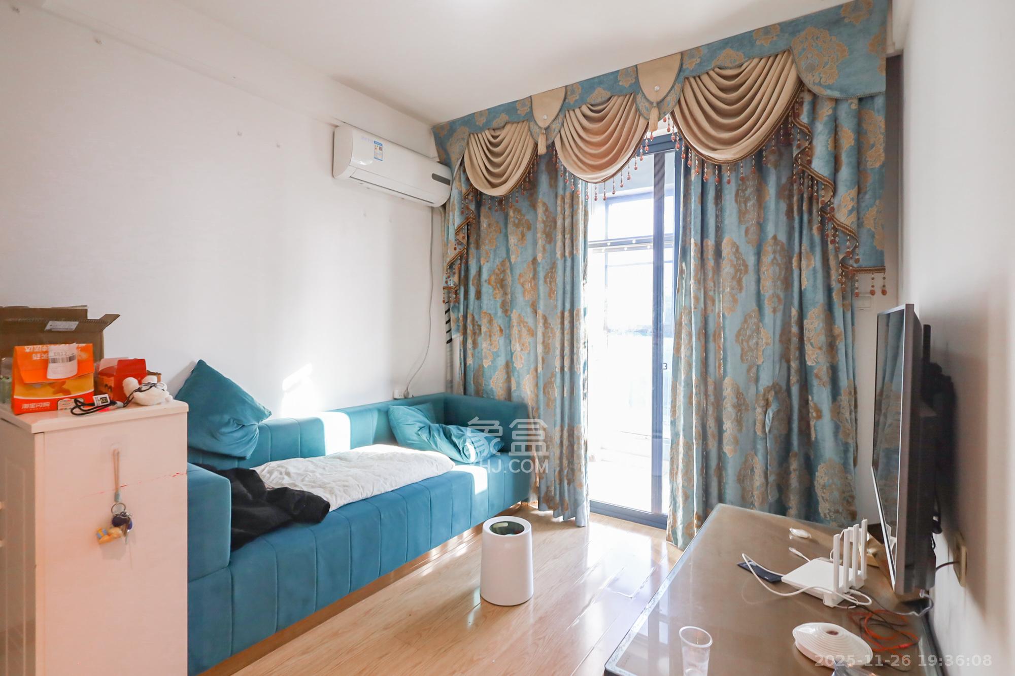 绿地中央广场  2室2厅1卫    40.0万